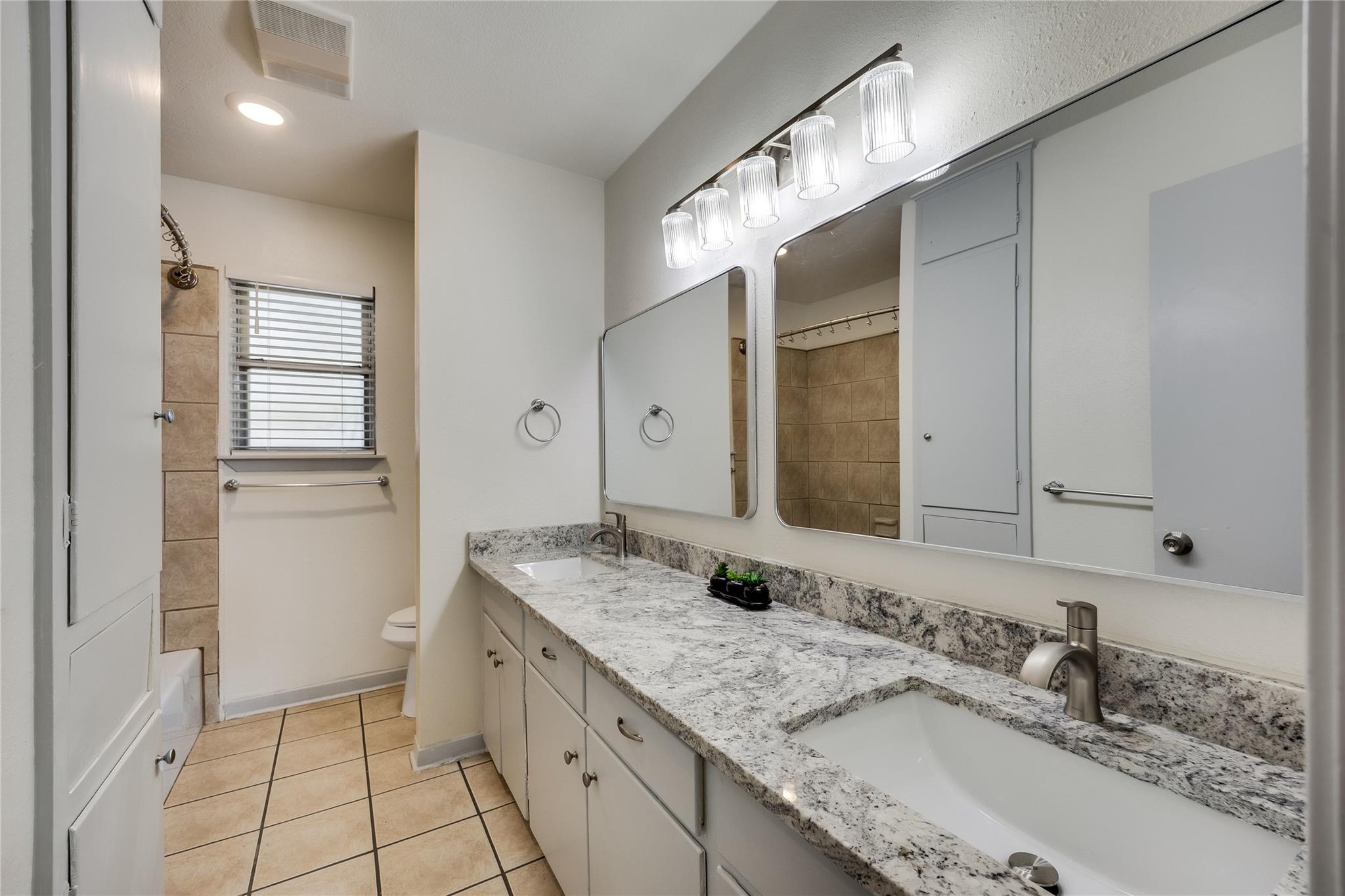 8803 Westover Club Dr #b Property Photo 18