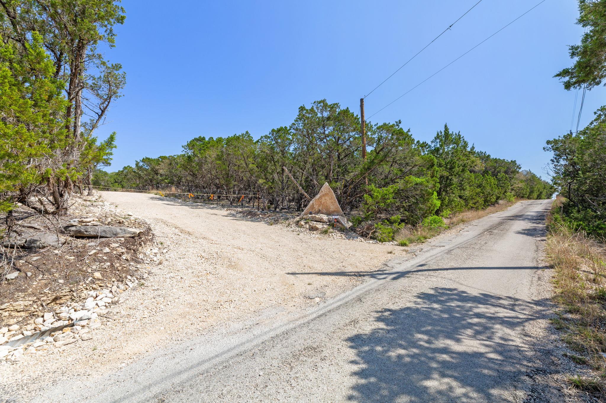 211 Hoots Holler Property Photo 3