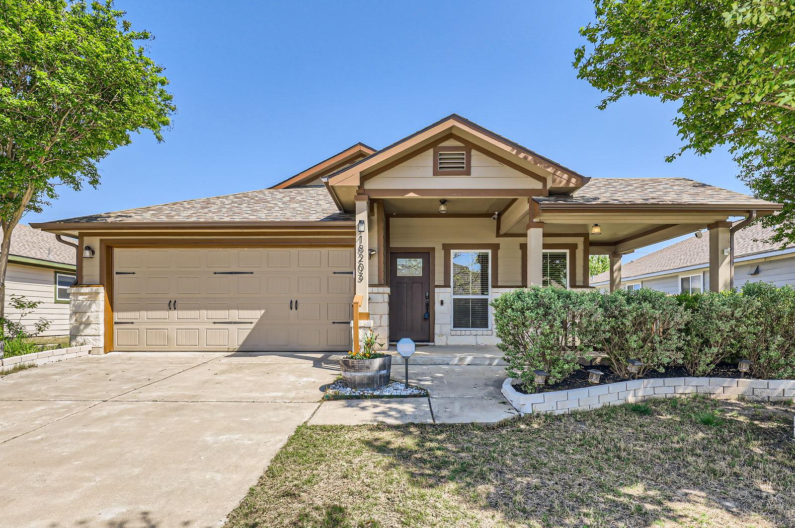 18203 Bandelier Dr Property Photo 3