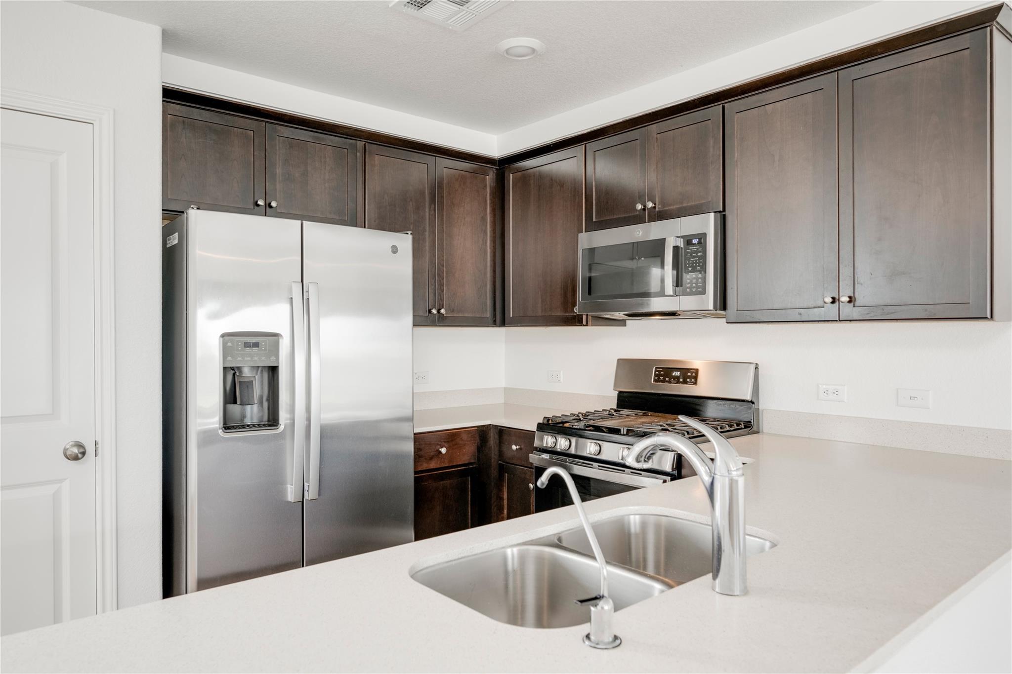 13520 Knights Branch Dr Property Photo 3