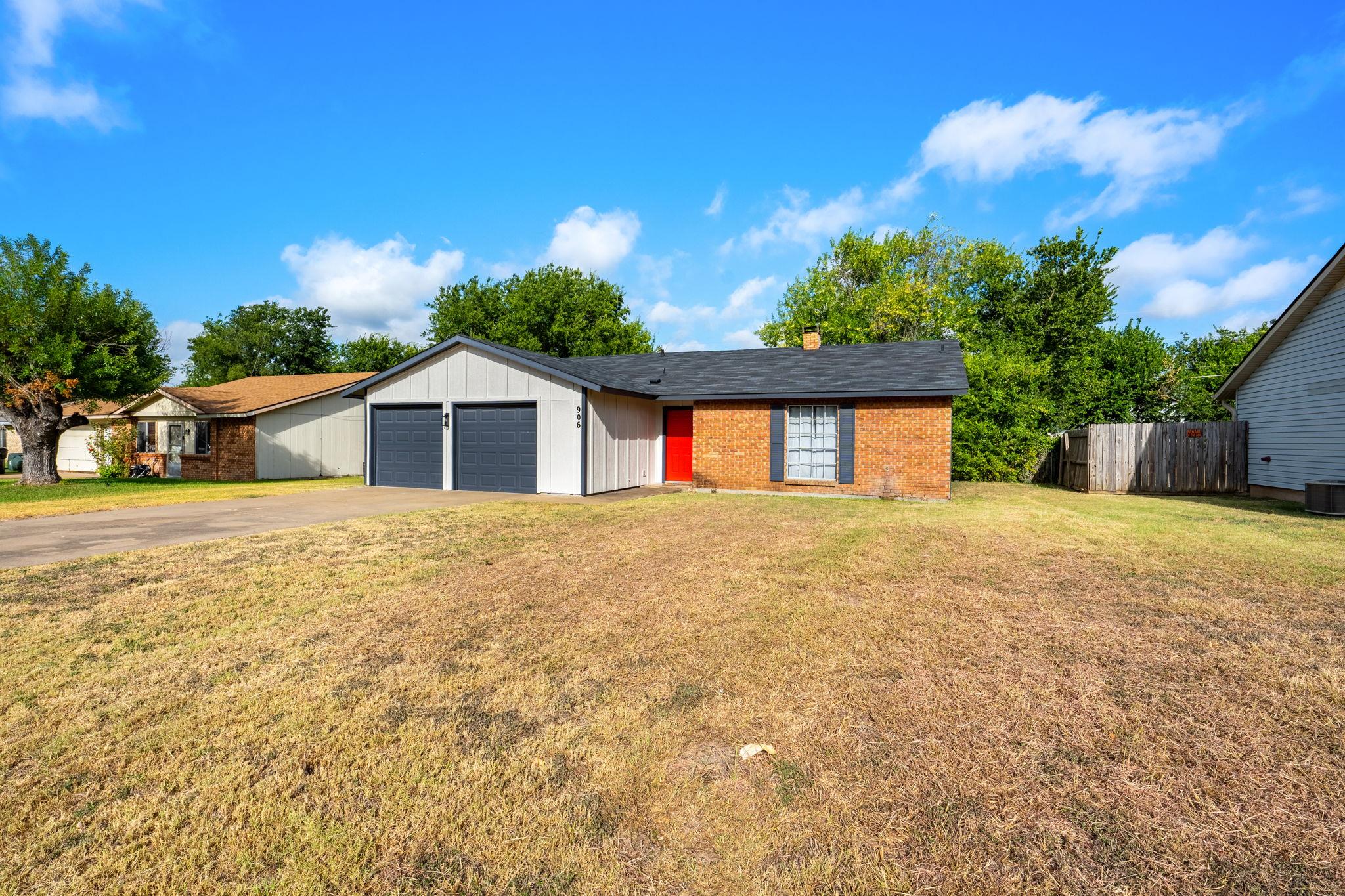 906 Brandywine Dr Property Photo 3