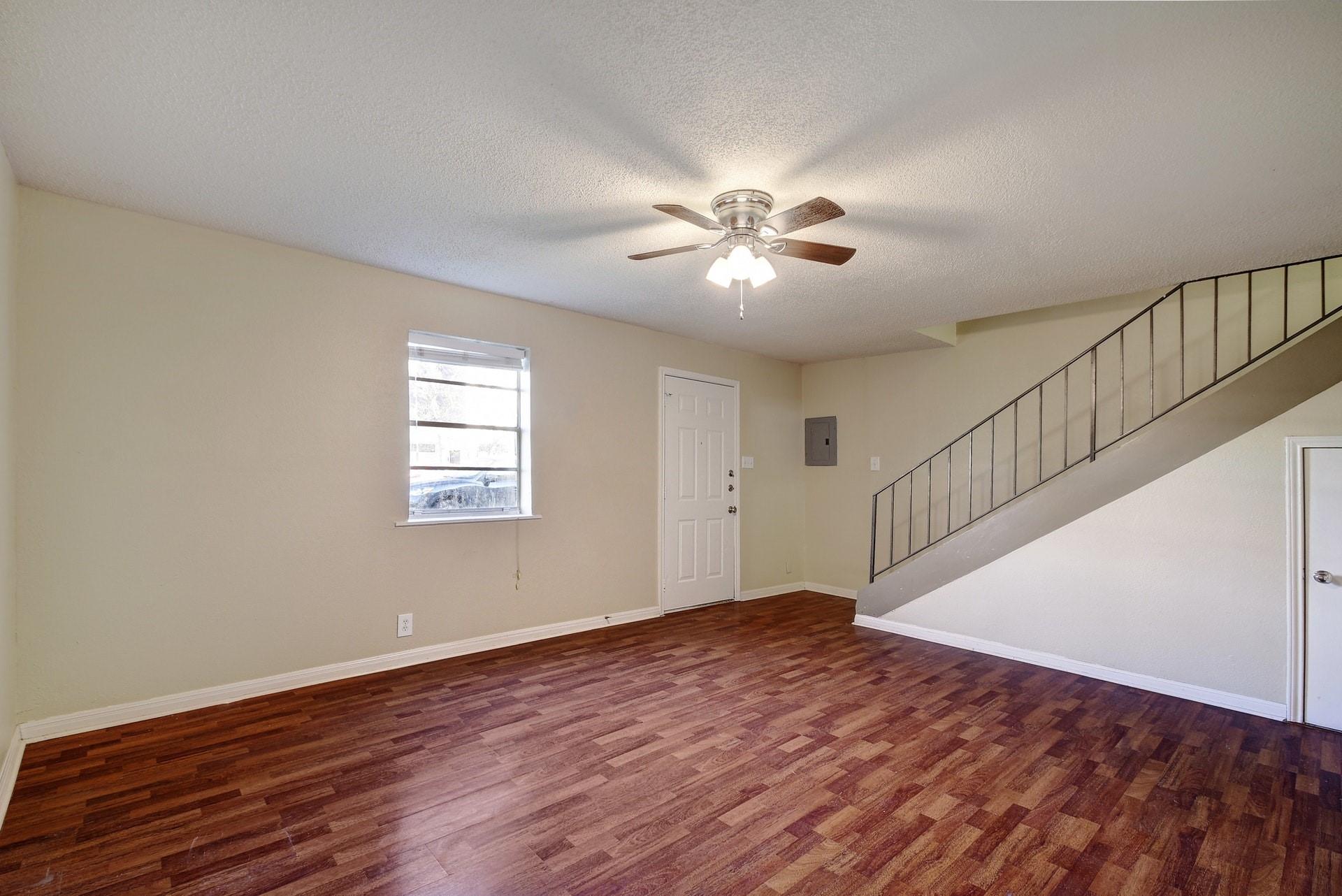 1704 E.m. Franklin Ave #unit C Property Photo 2