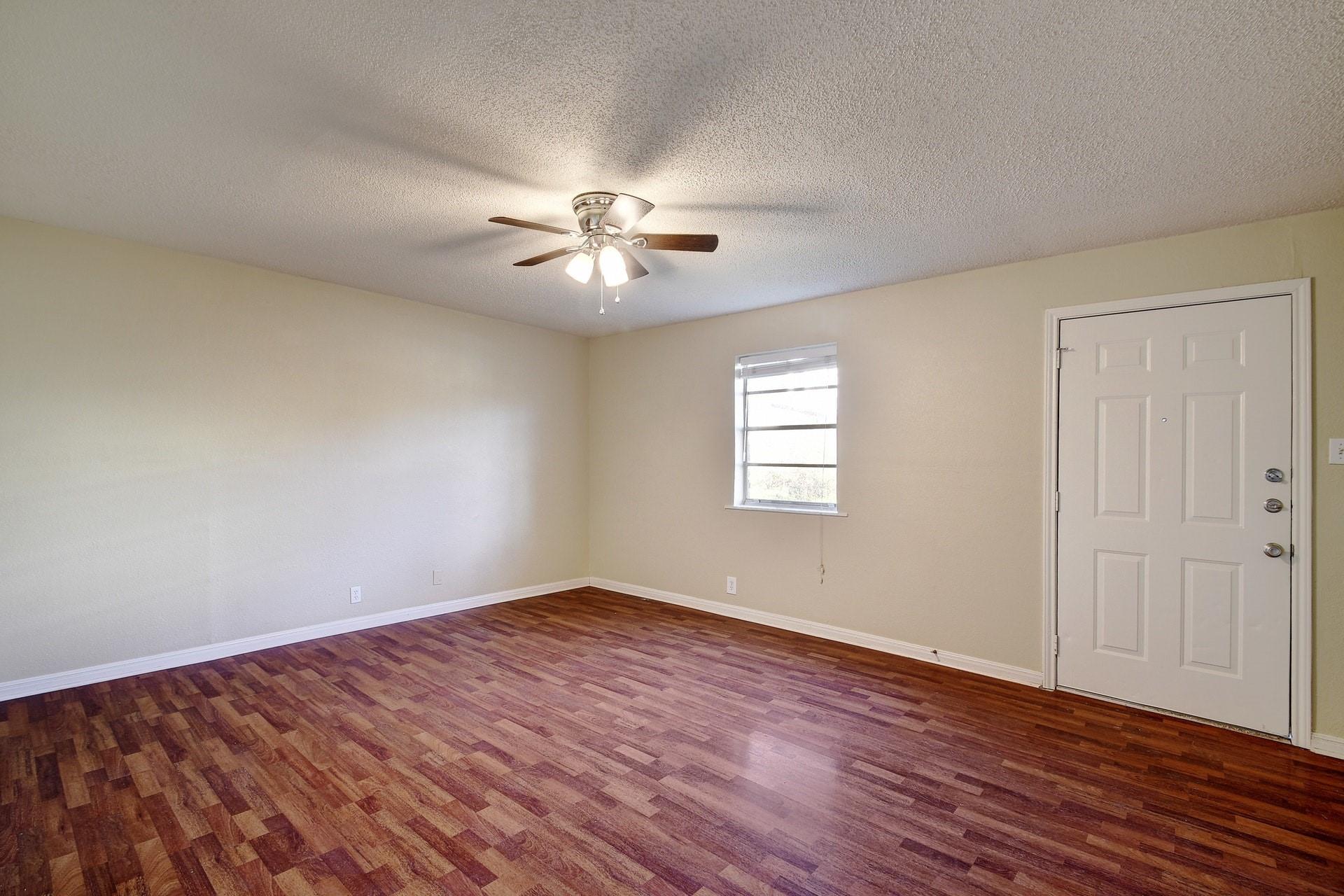 1704 E.m. Franklin Ave #unit C Property Photo 3