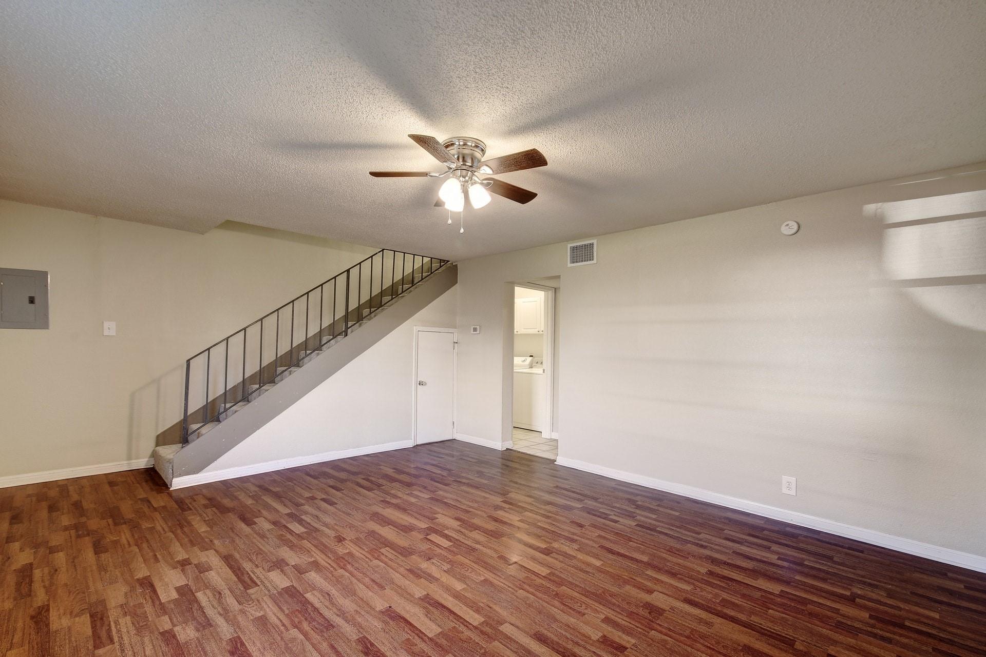 1704 E.m. Franklin Ave #unit C Property Photo 4