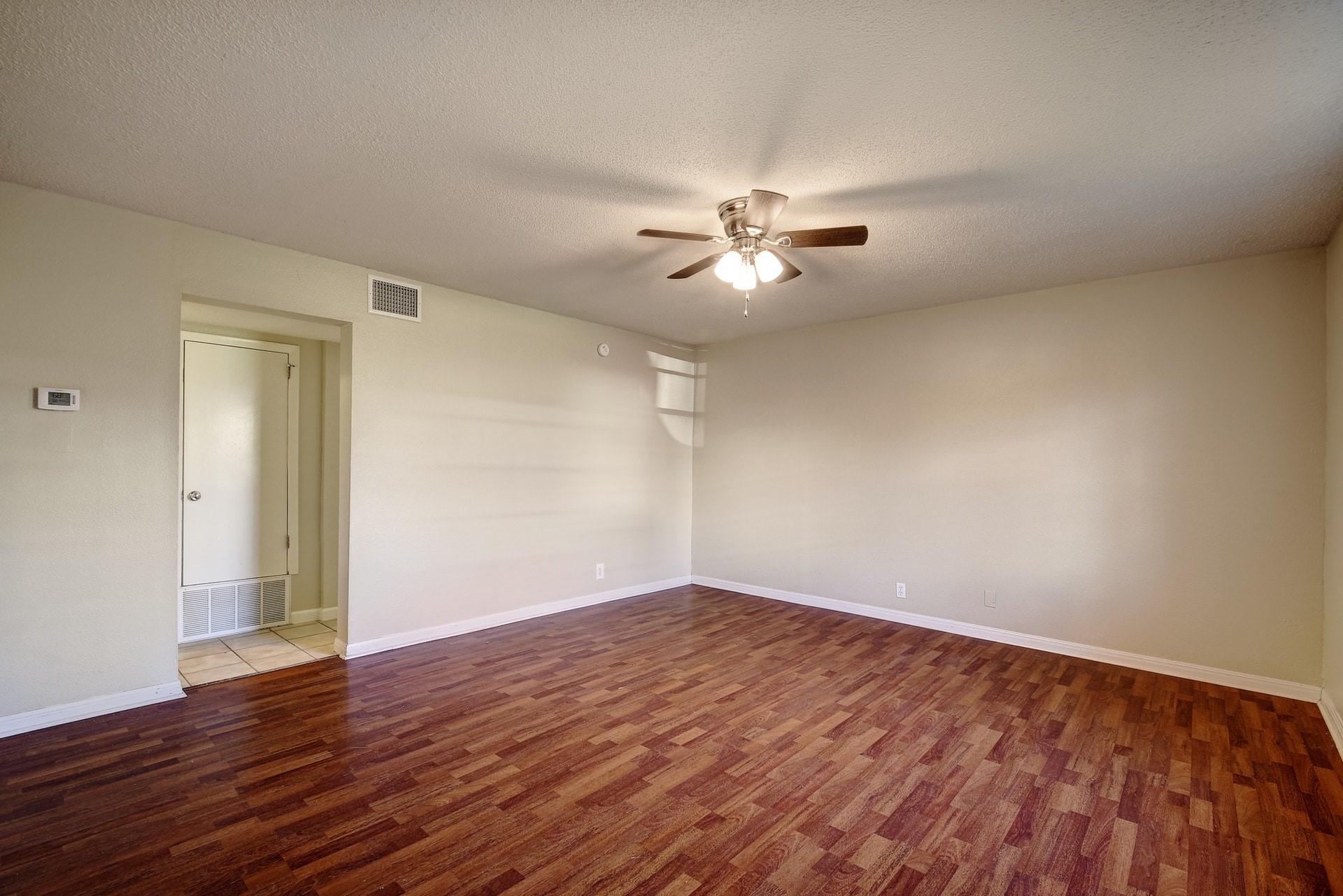 1704 E.m. Franklin Ave #unit C Property Photo 5