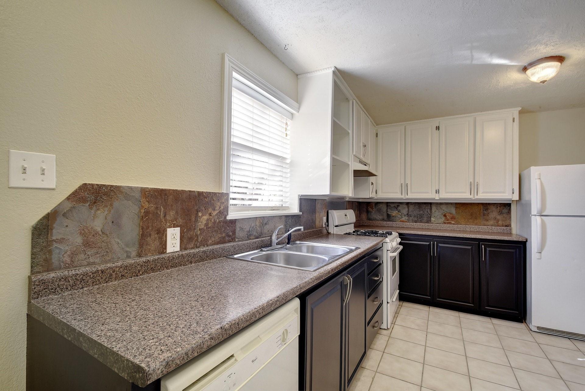 1704 E.m. Franklin Ave #unit C Property Photo 8