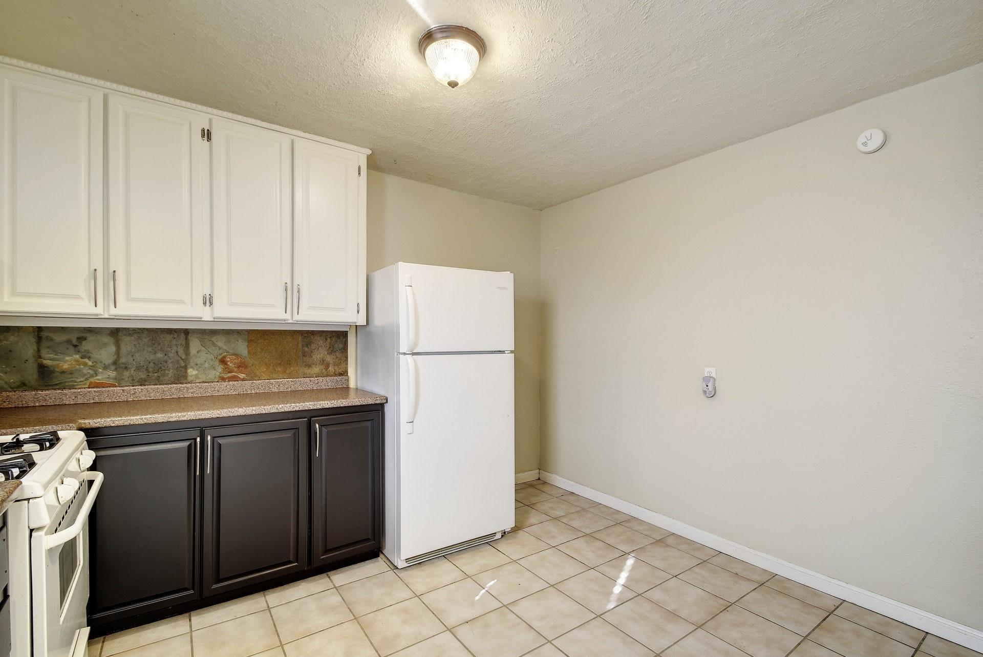1704 E.m. Franklin Ave #unit C Property Photo 9