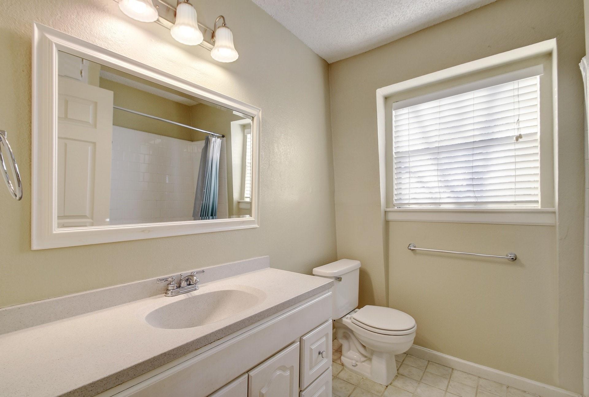 1704 E.m. Franklin Ave #unit C Property Photo 12