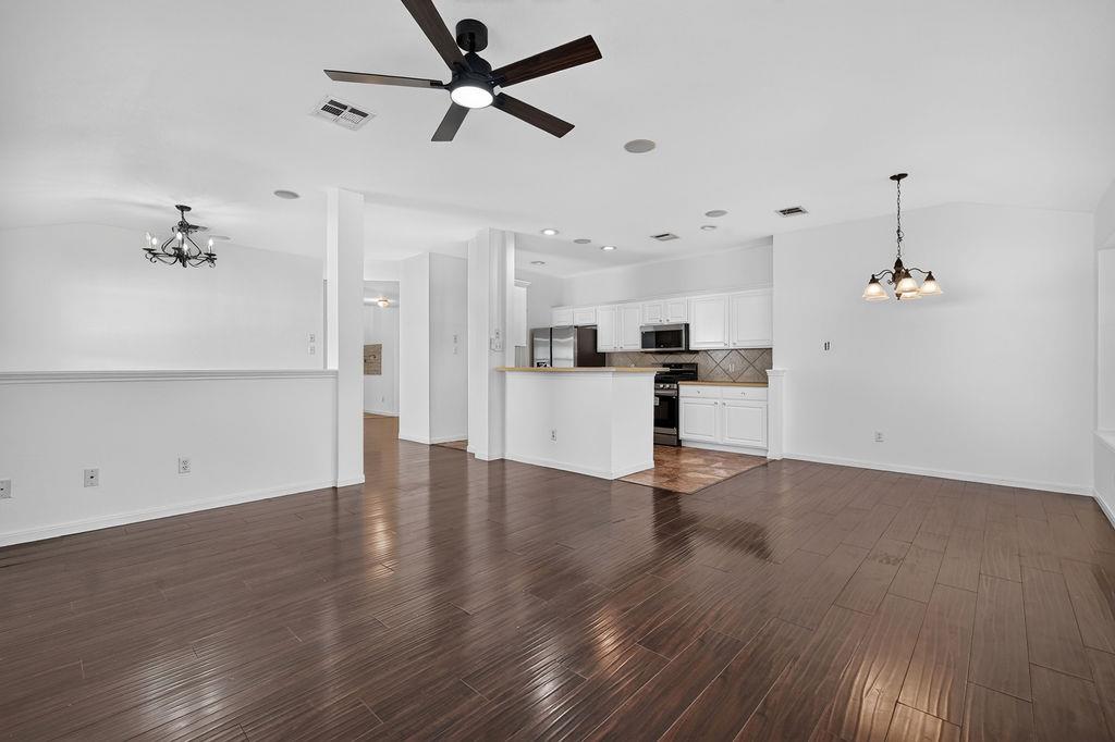2113 Pearson Way Property Photo 4