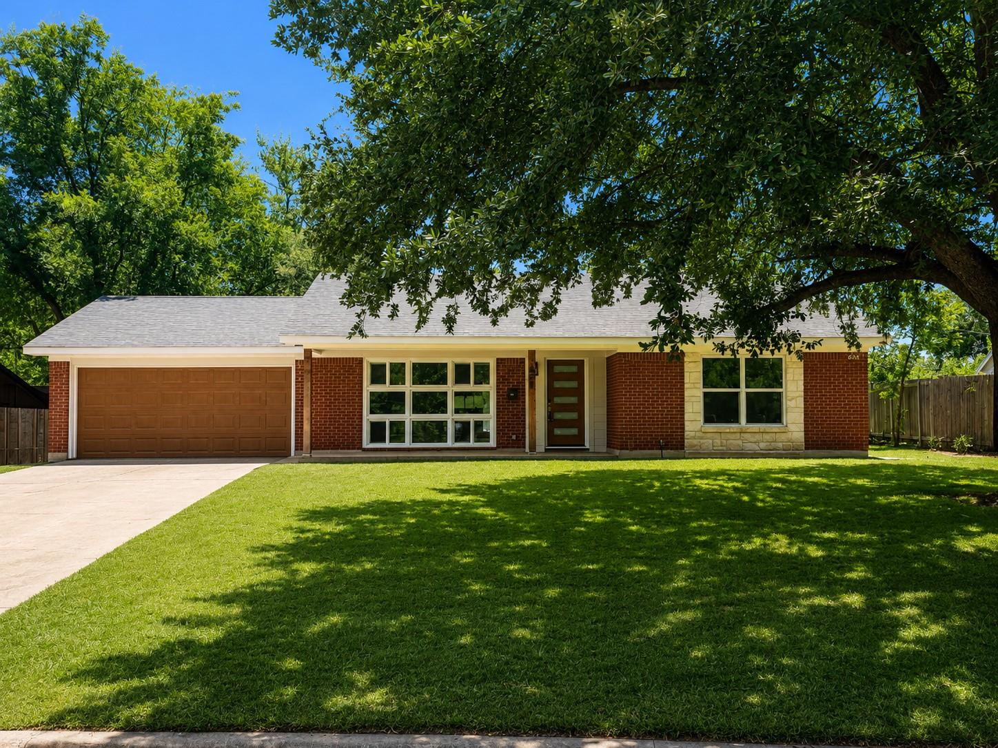 1807 Corona Dr Property Photo 1