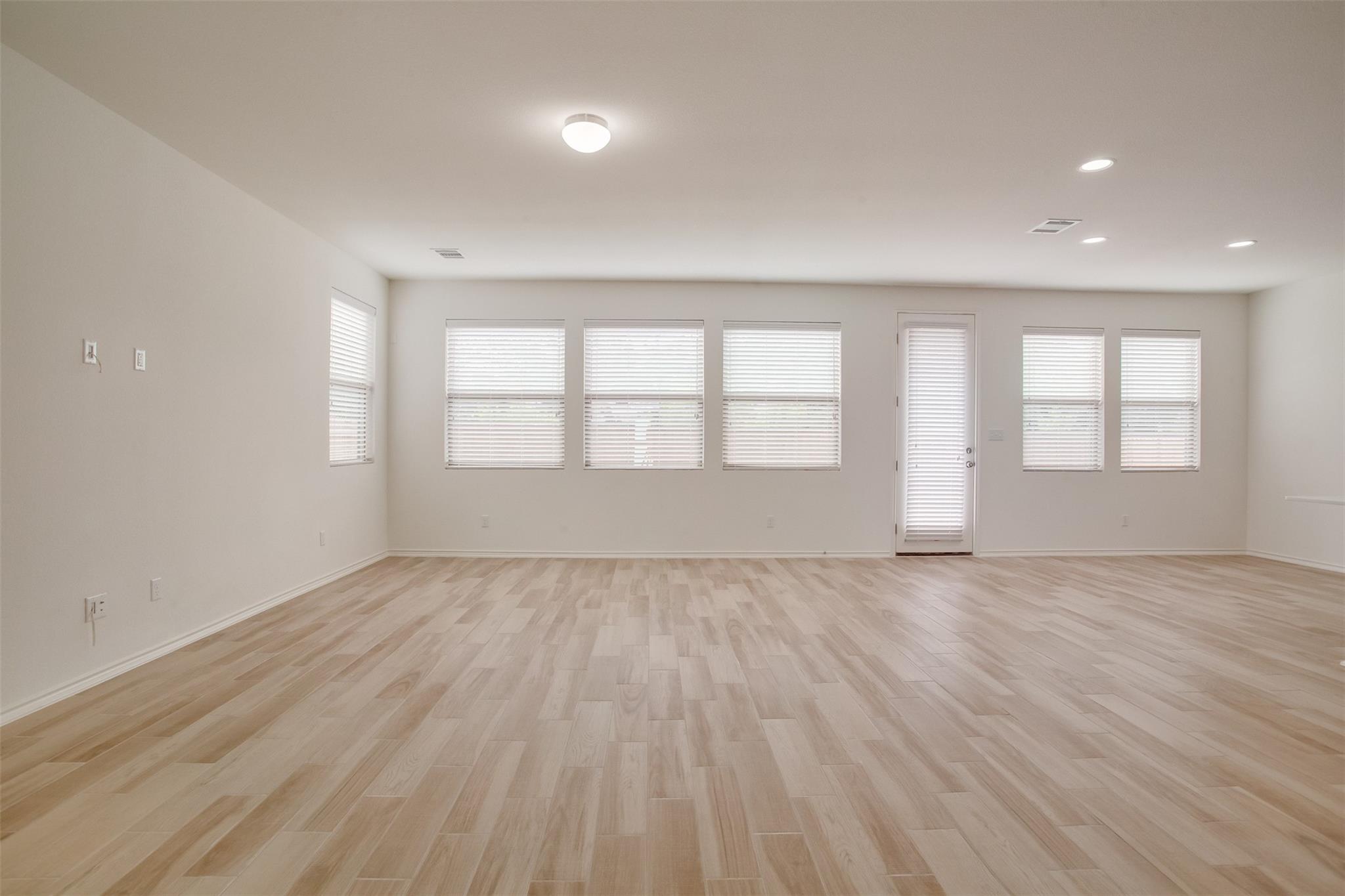 9201 White Coral Dr Property Photo 3