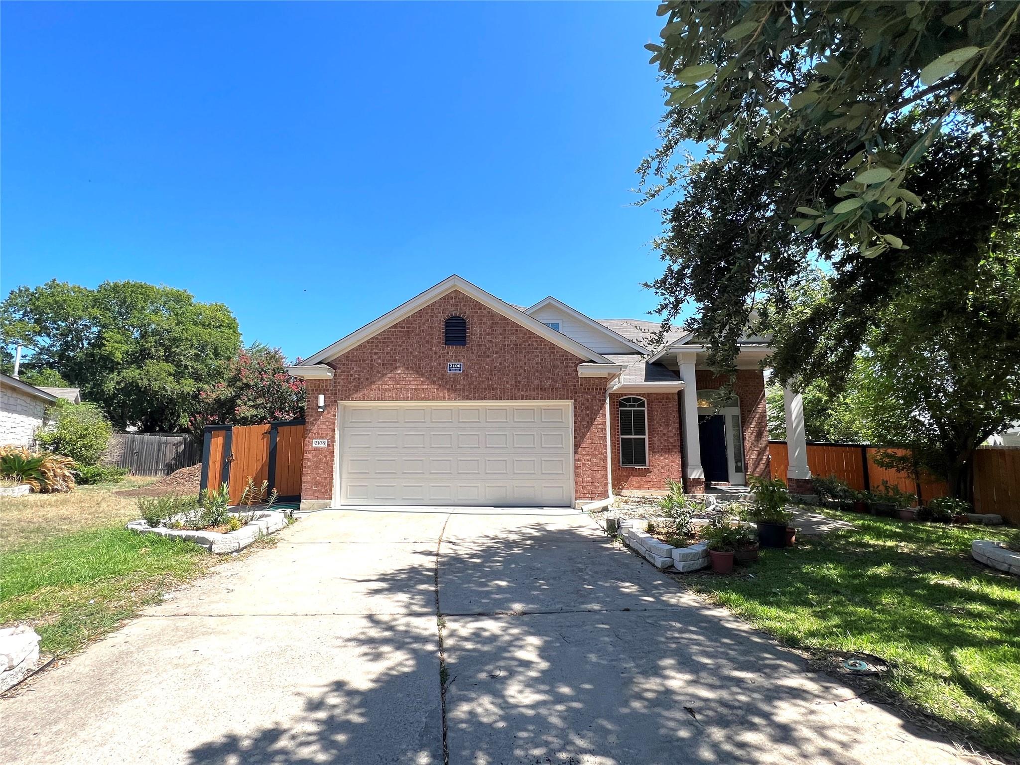 2106 Huxley Ln Property Photo 1