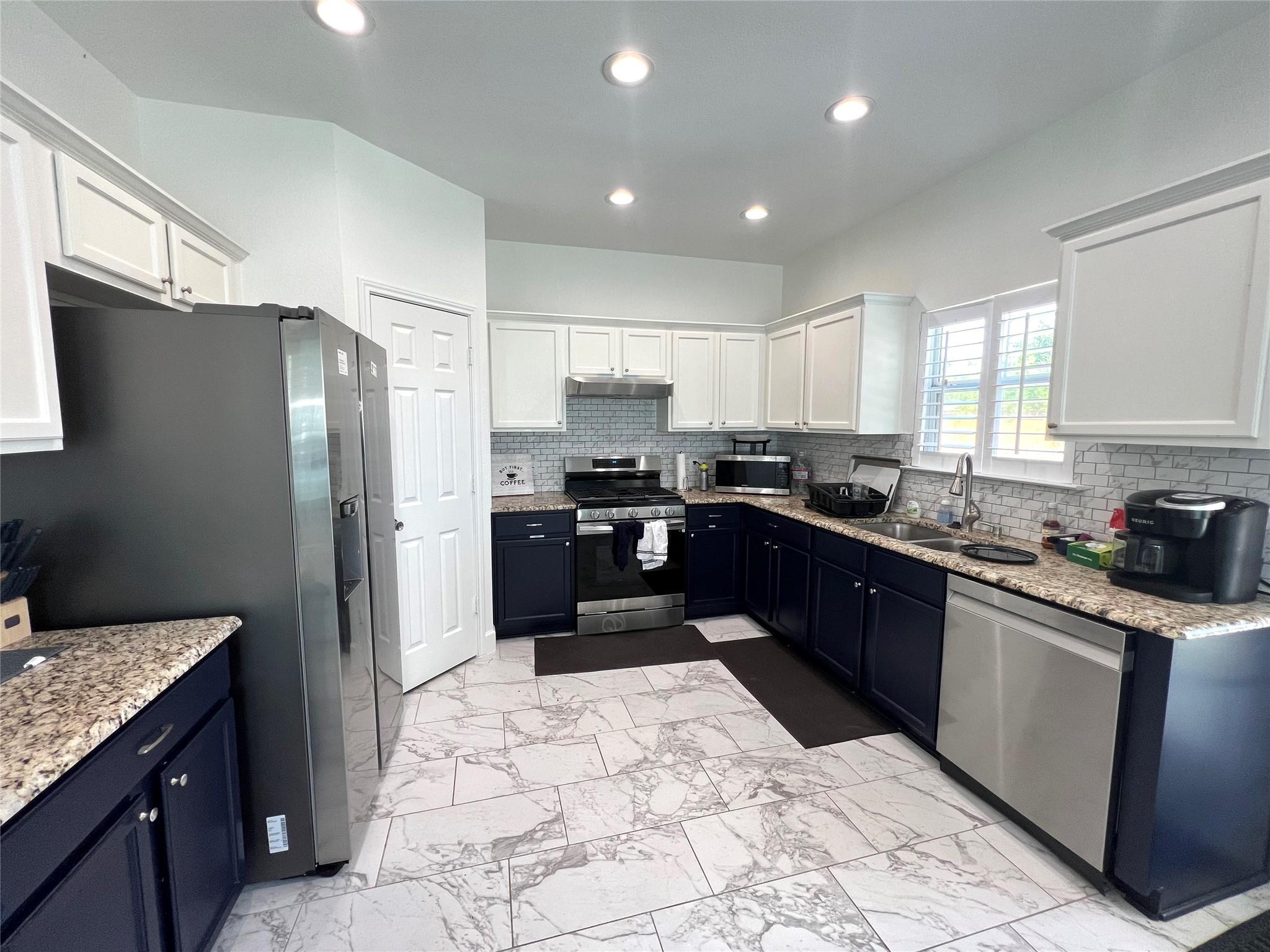 2106 Huxley Ln Property Photo 11