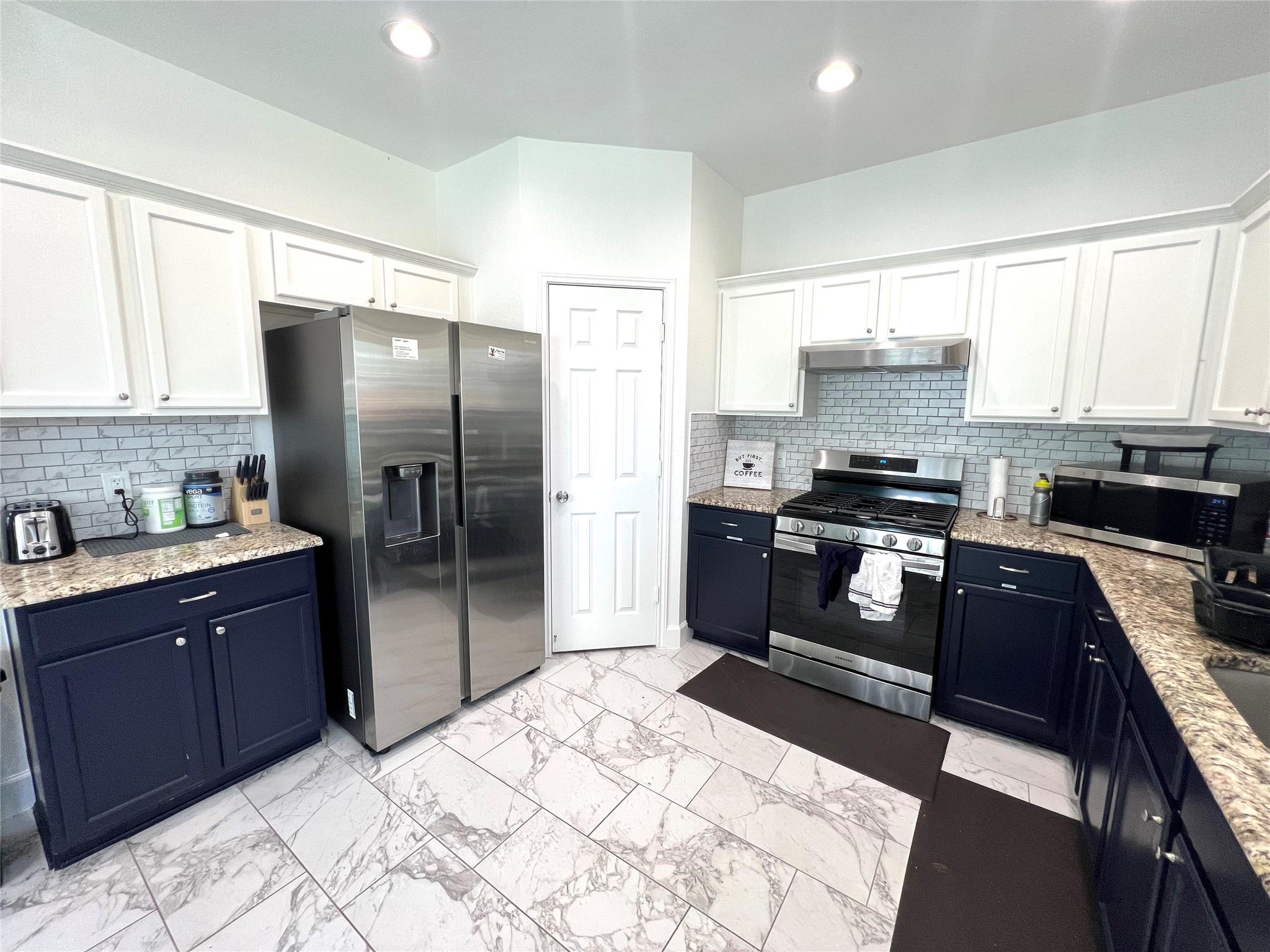 2106 Huxley Ln Property Photo 12