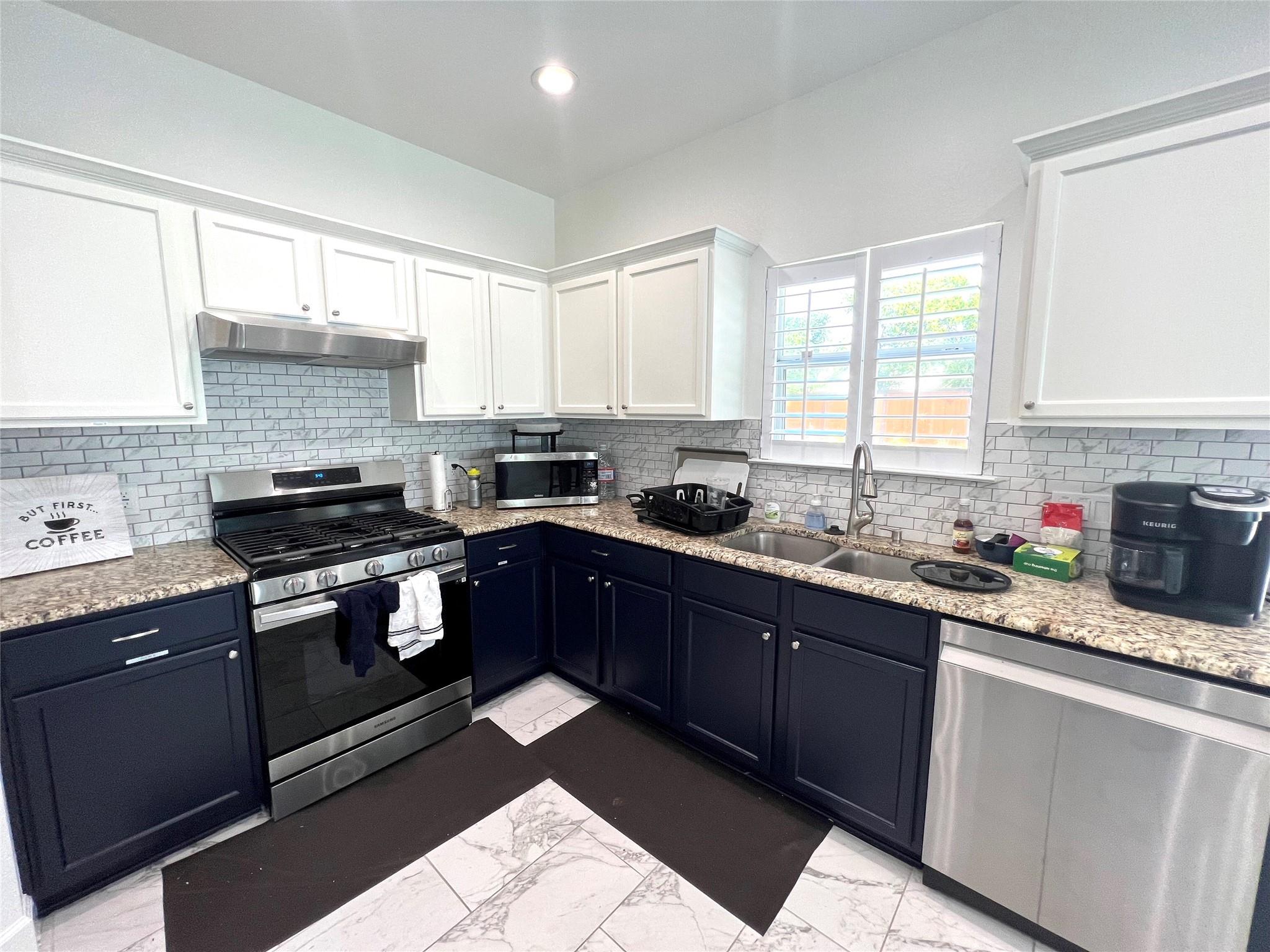 2106 Huxley Ln Property Photo 13