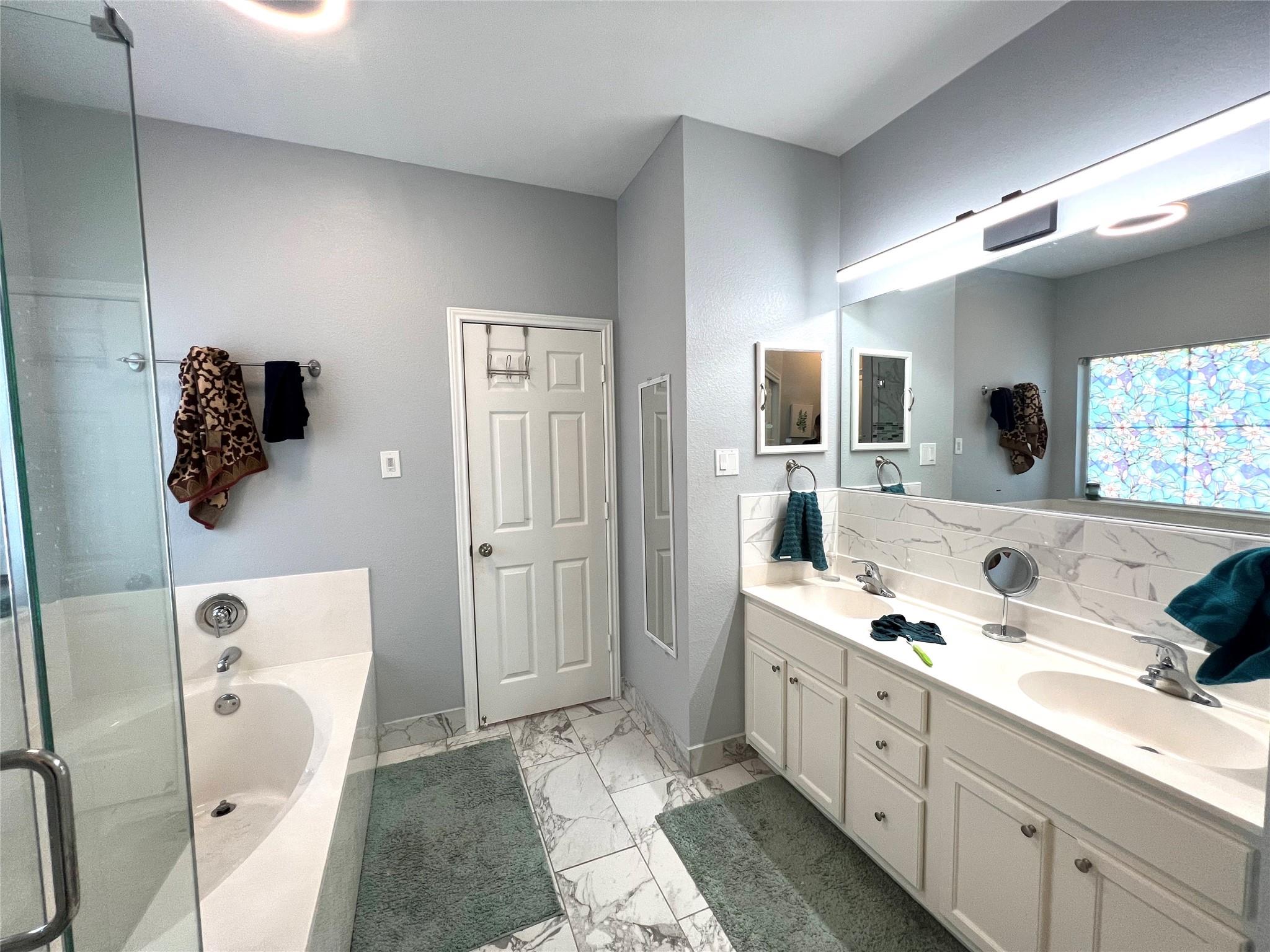 2106 Huxley Ln Property Photo 18