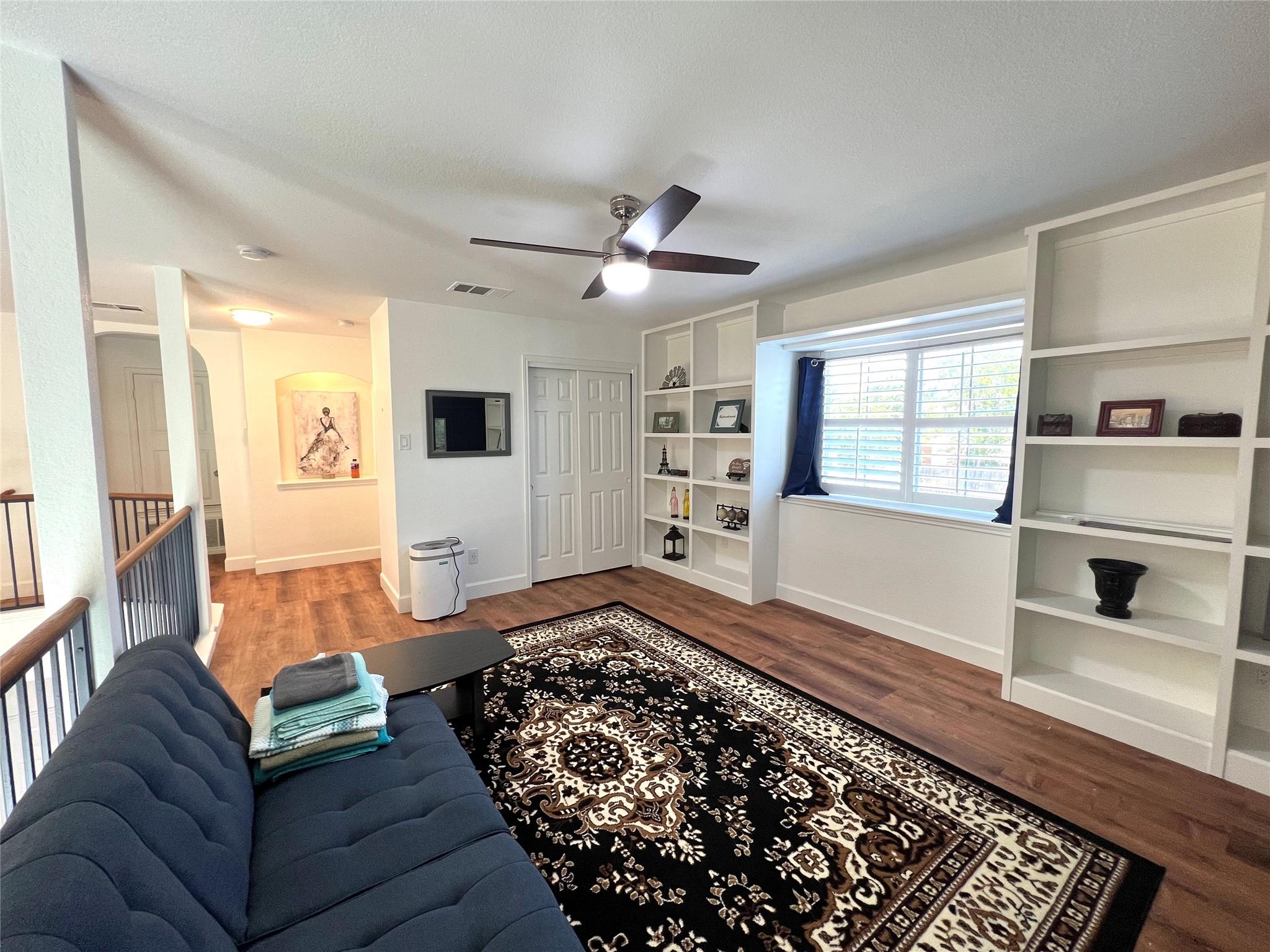 2106 Huxley Ln Property Photo 22