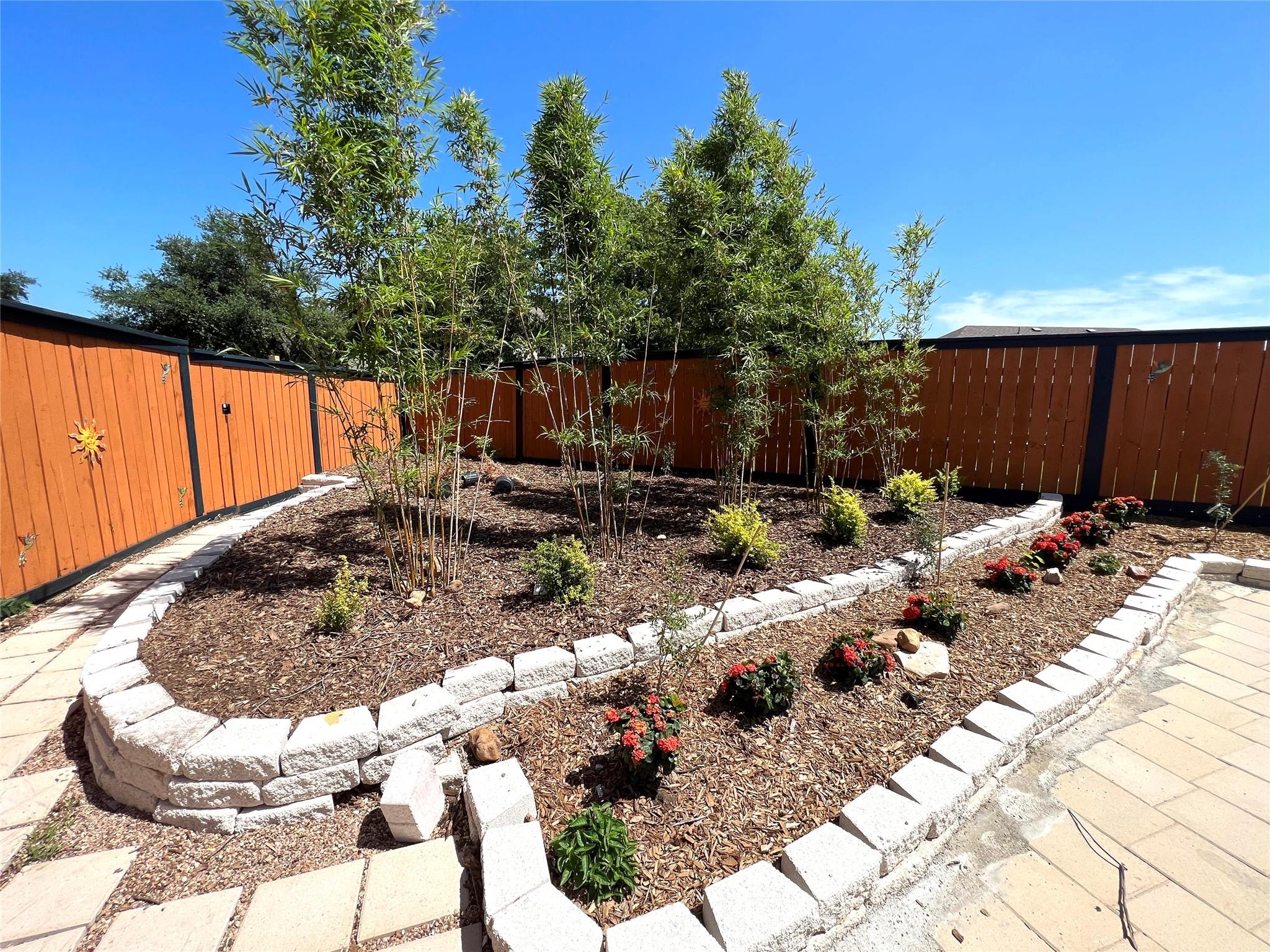 2106 Huxley Ln Property Photo 32