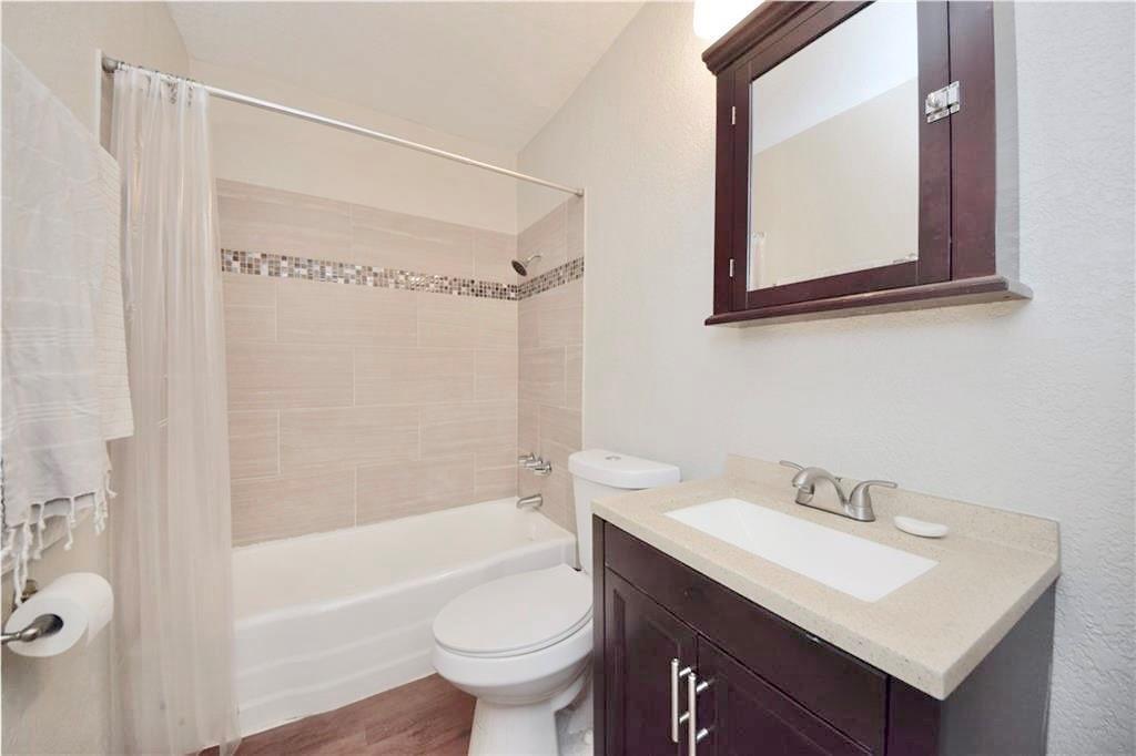 2401 Manor Rd #132a Property Photo 7