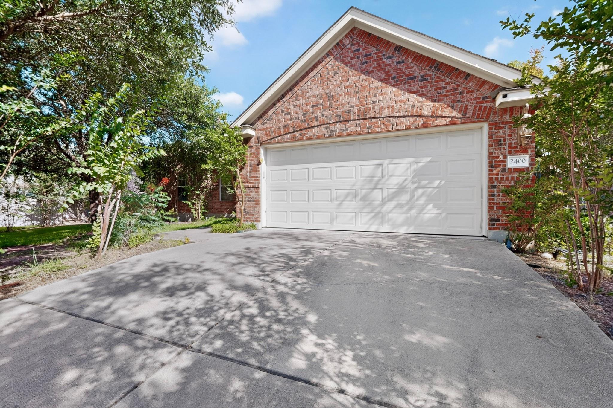 2400 White Stallion Way Property Photo 2