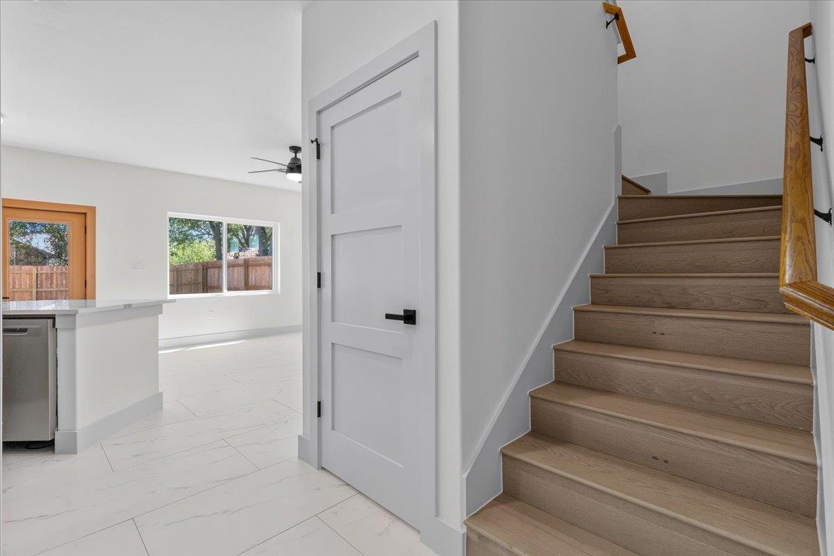 1409 Emile St Property Photo 3