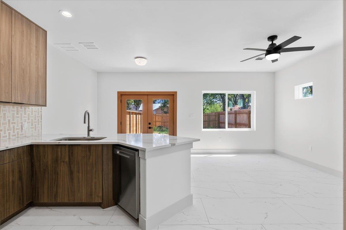 1409 Emile St Property Photo 7
