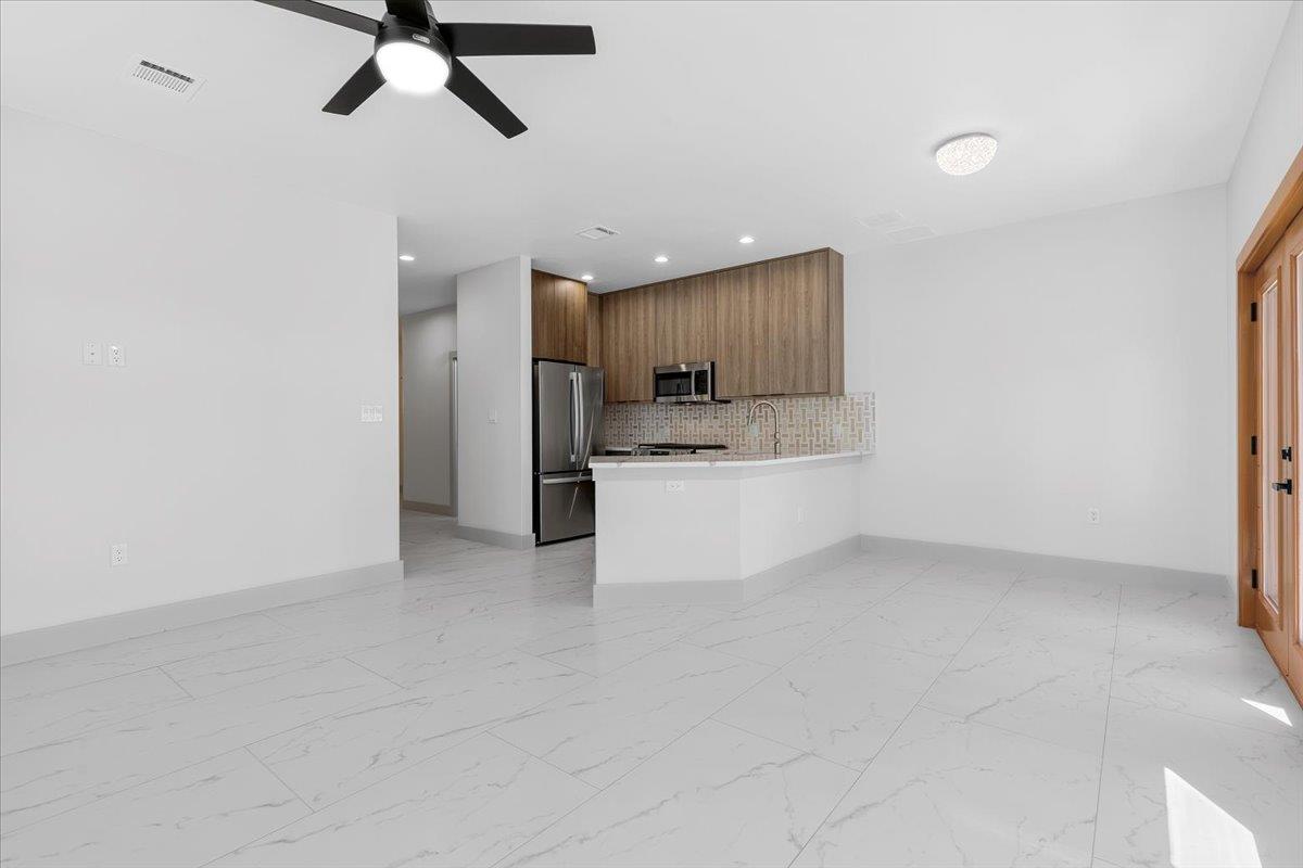 1409 Emile St Property Photo 9