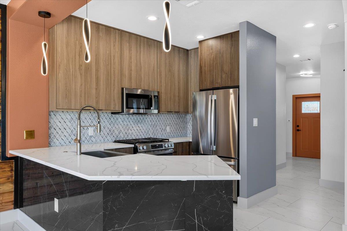 1409 Emile St Property Photo 23
