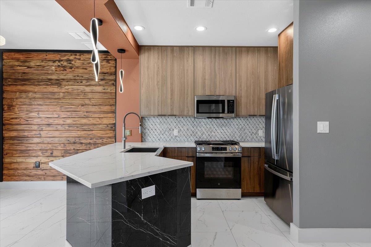 1409 Emile St Property Photo 24