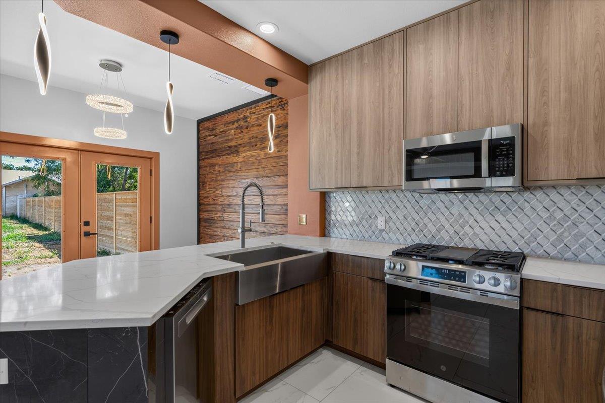 1409 Emile St Property Photo 25