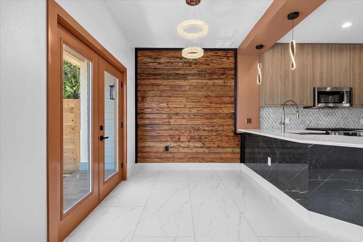 1409 Emile St Property Photo 29