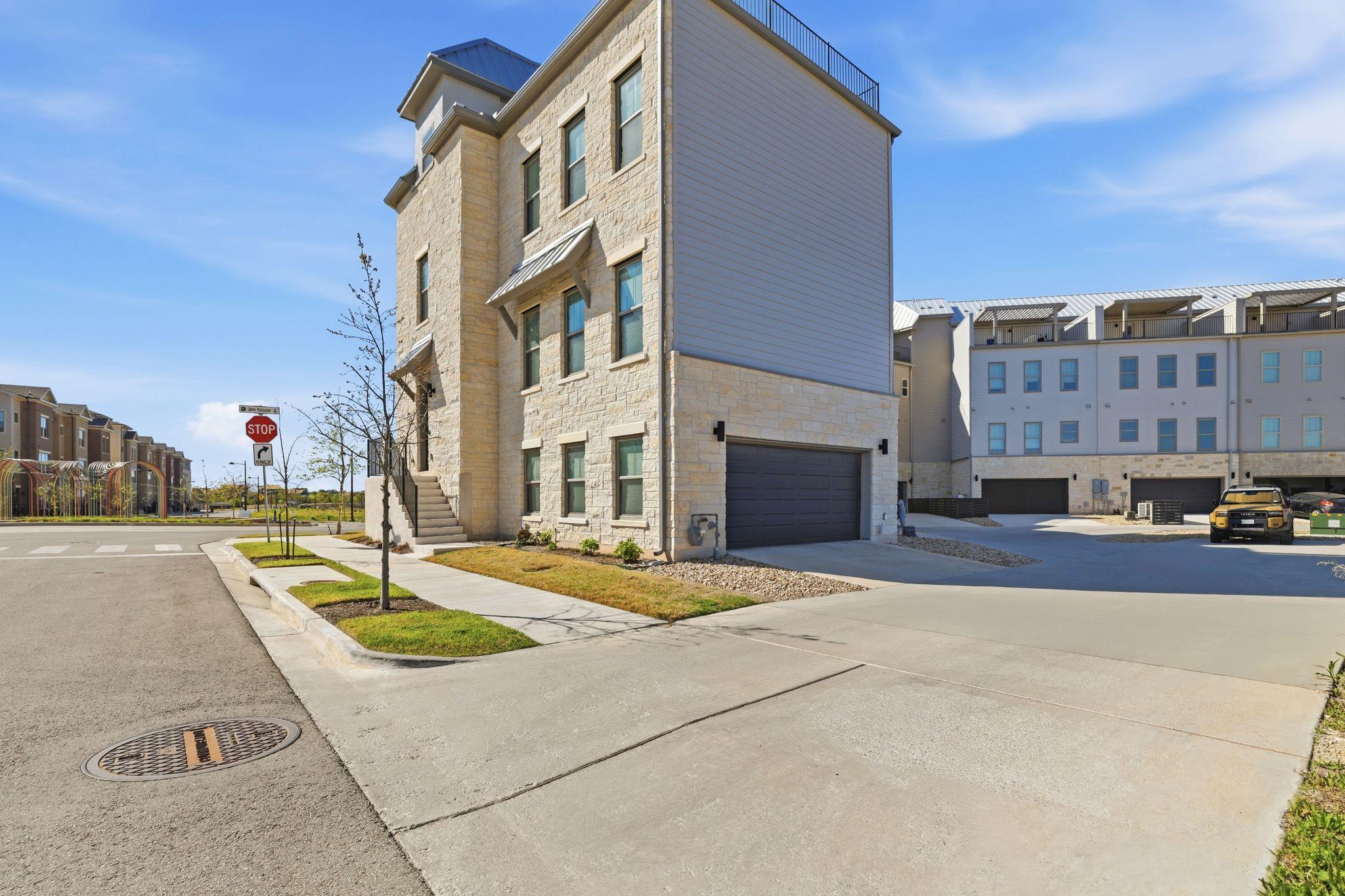 905 Pullman St Property Photo 33
