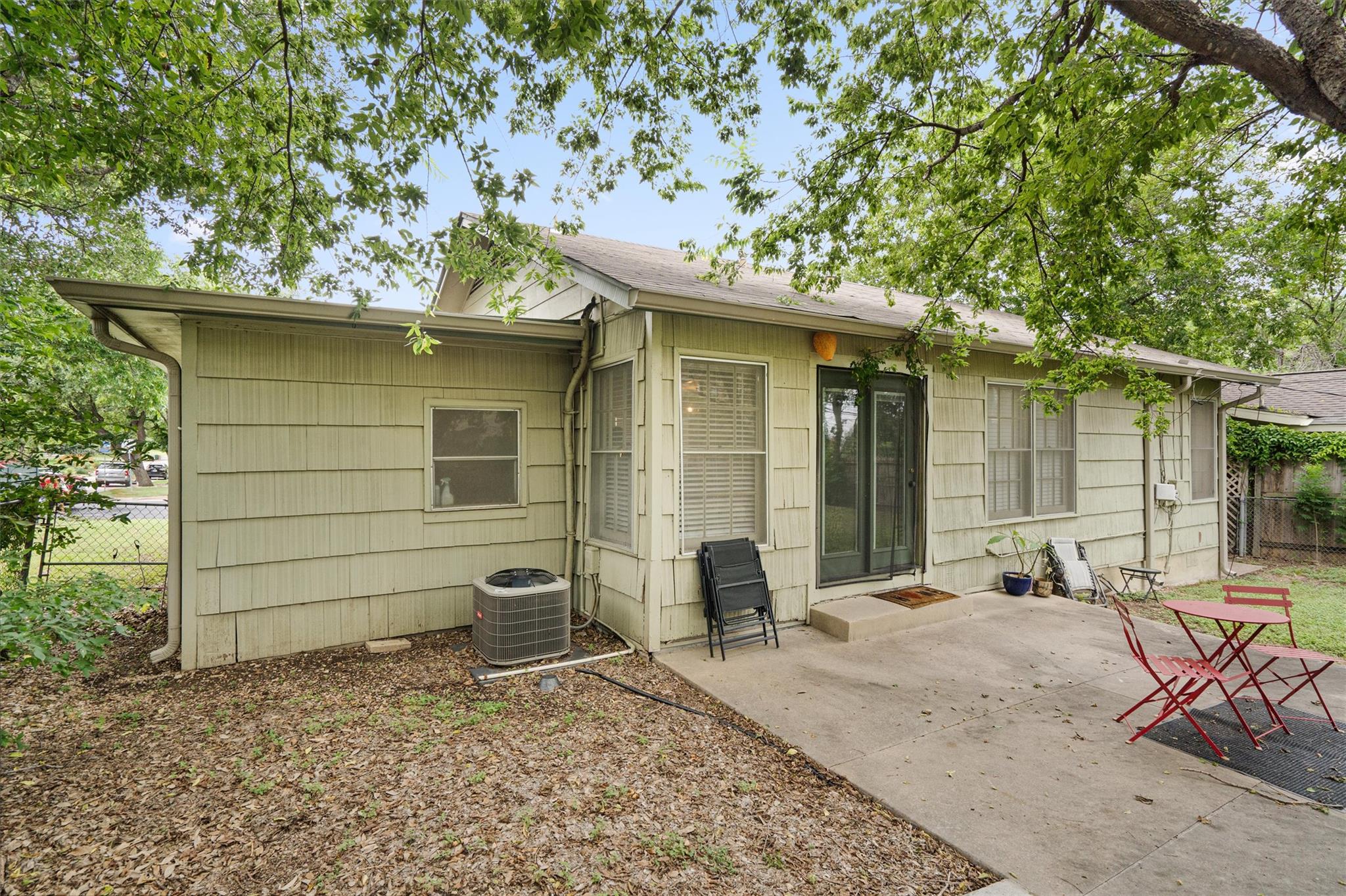 2633 W 45th St Property Photo 16