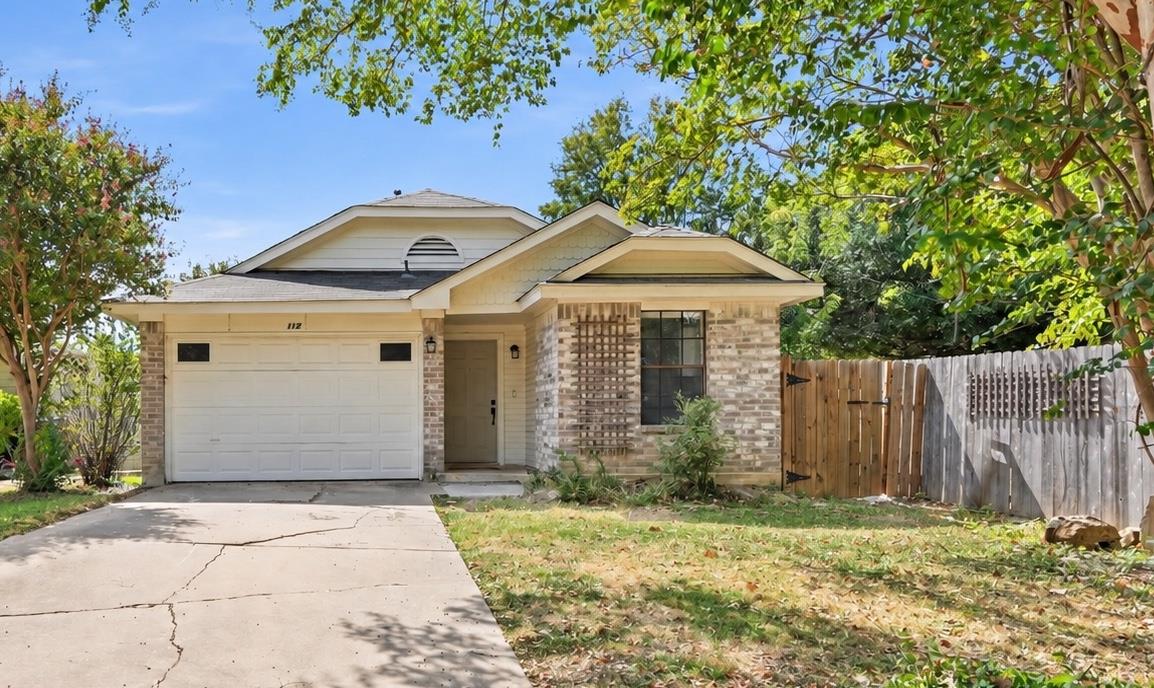 1124 Greenbriar Loop Property Photo 1