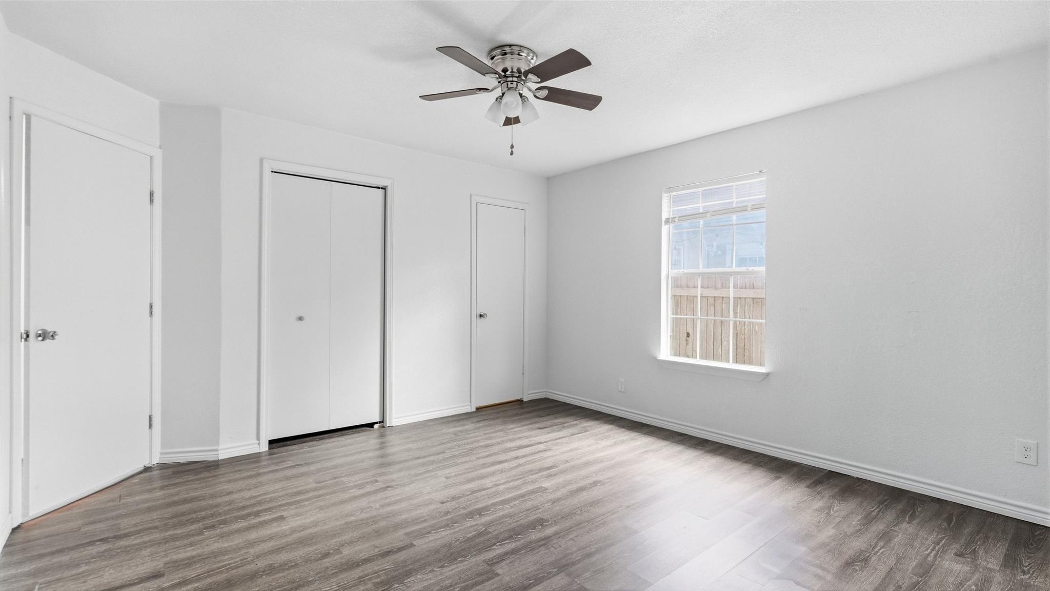 1124 Greenbriar Loop Property Photo 6