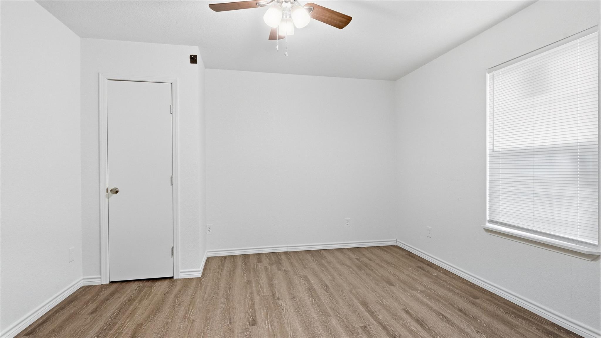 1124 Greenbriar Loop Property Photo 10