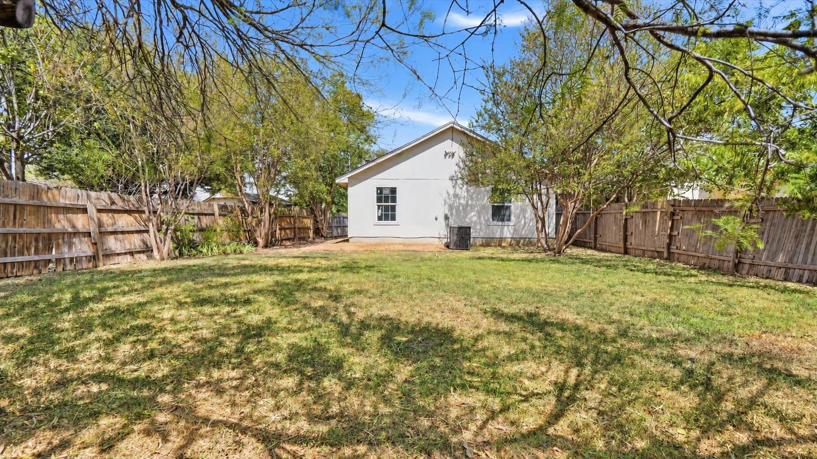 1124 Greenbriar Loop Property Photo 13