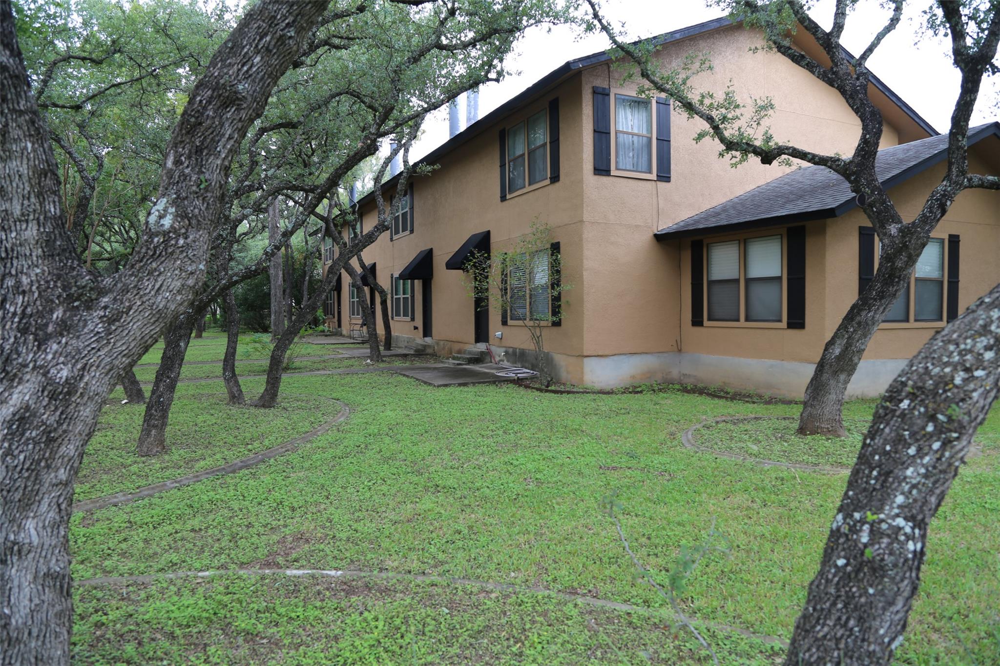 4 Deerfield Dr #d Property Photo 1