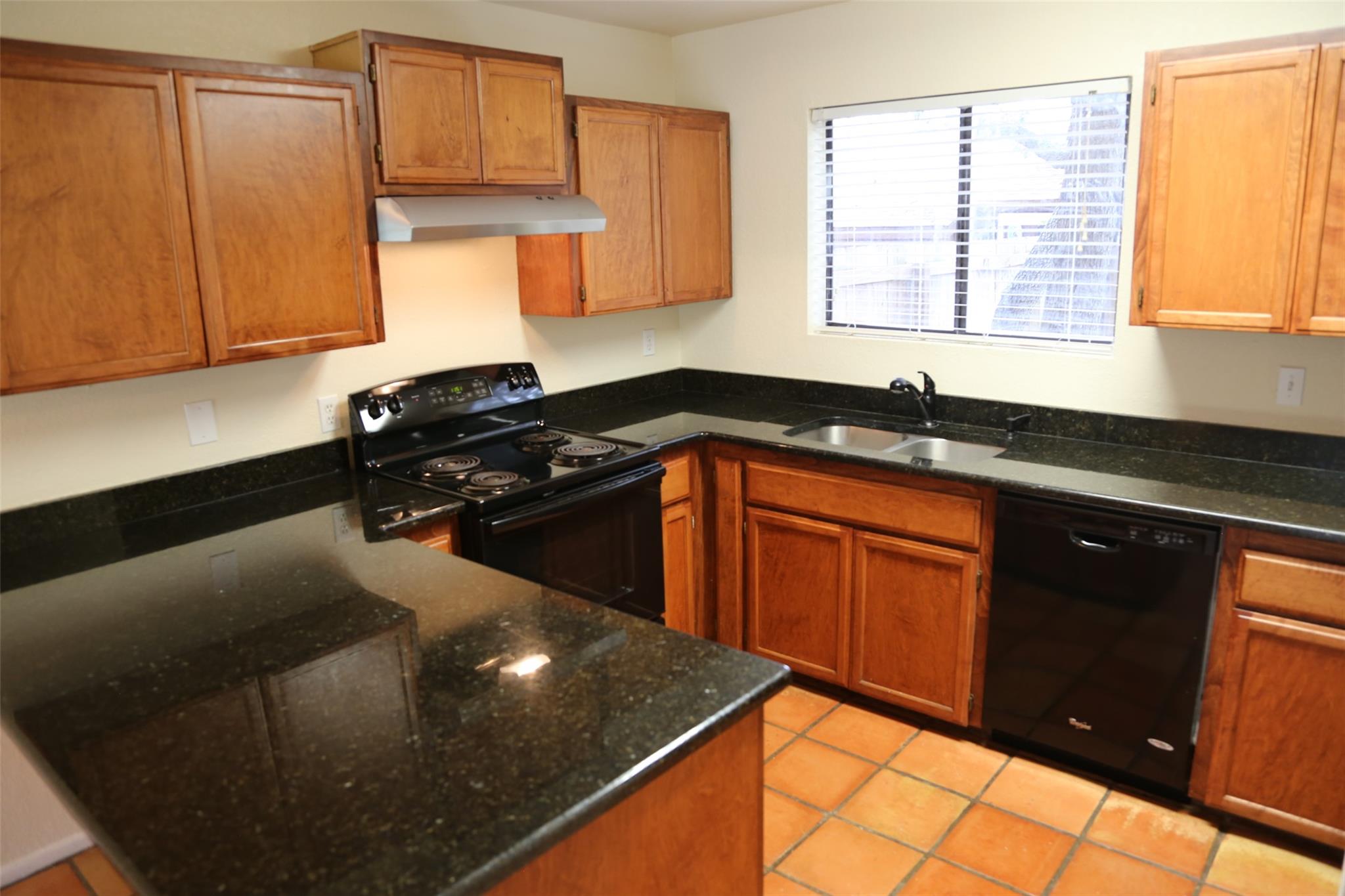 4 Deerfield Dr #d Property Photo 3