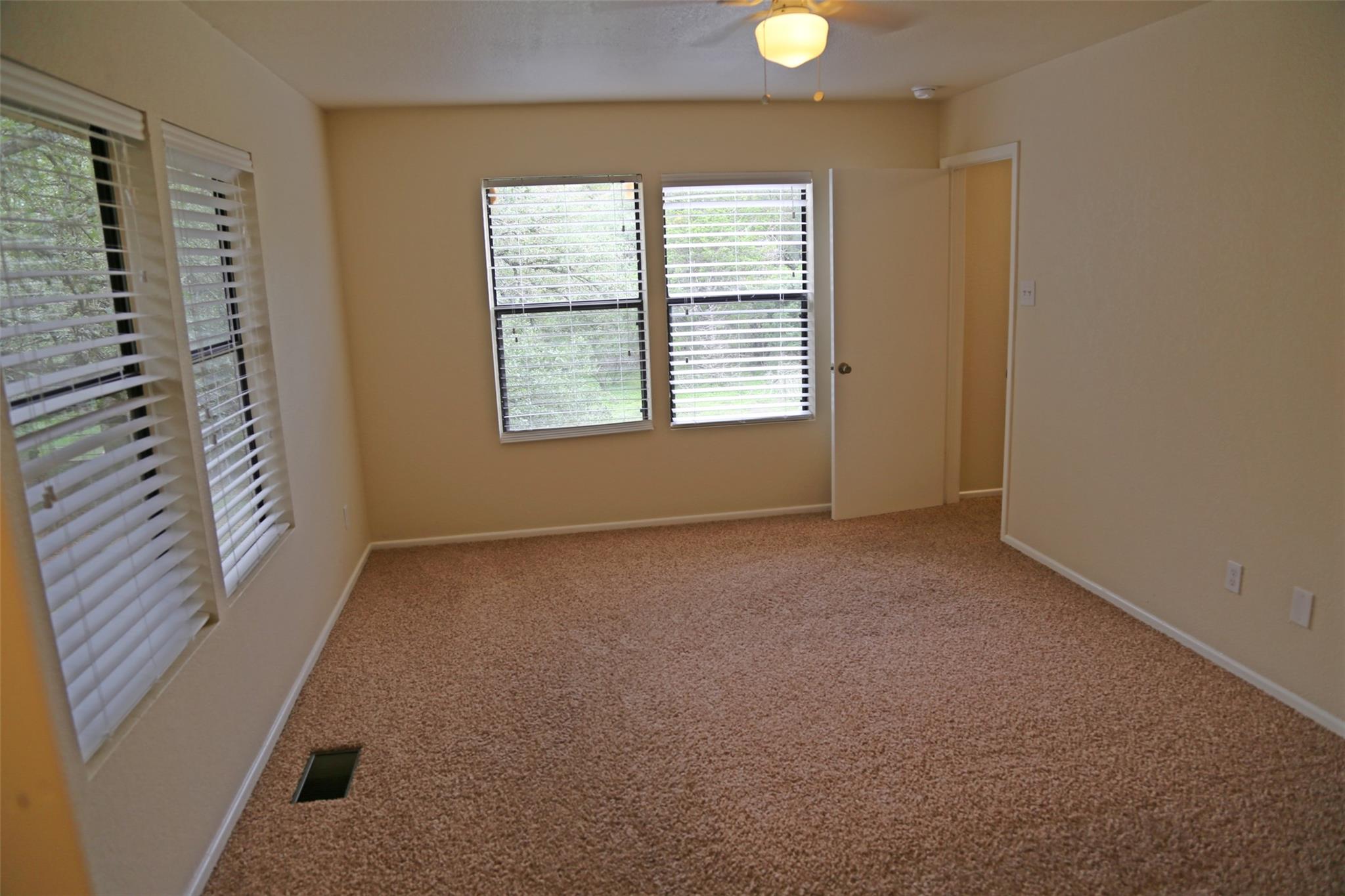 4 Deerfield Dr #d Property Photo 9