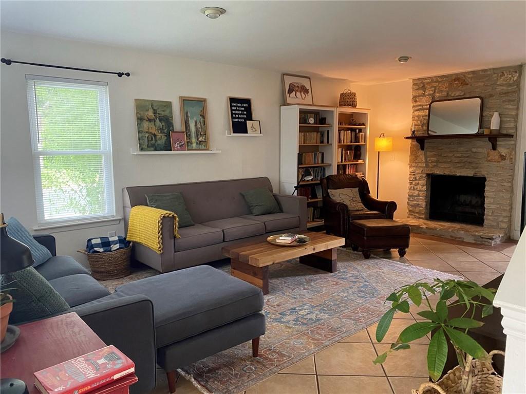 3201 Canter Ln Property Photo 1