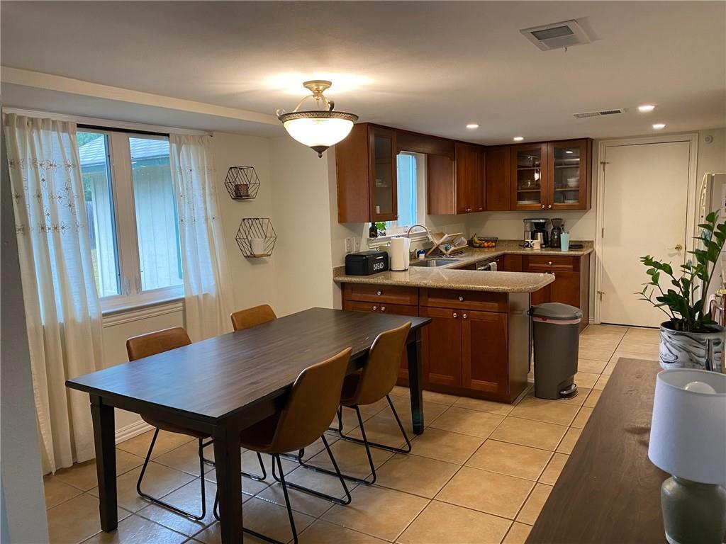 3201 Canter Ln Property Photo 4