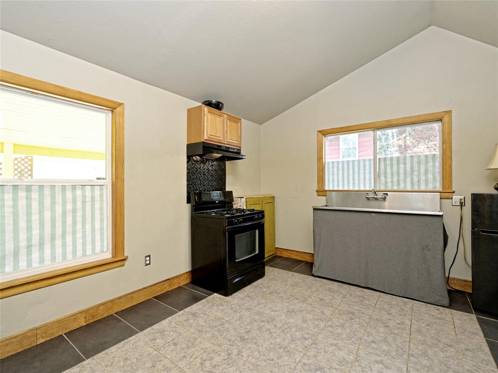 6107 Felix Ave Property Photo 8