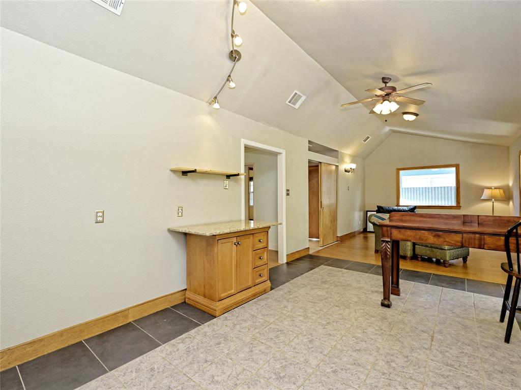 6107 Felix Ave Property Photo 9