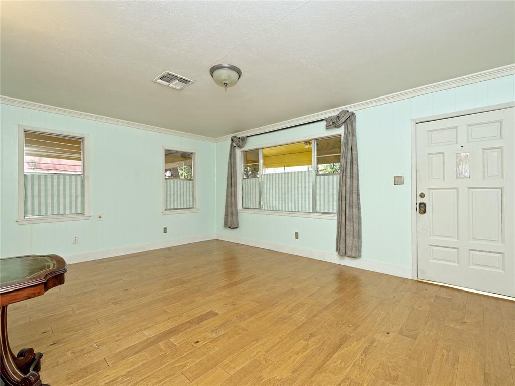 6107 Felix Ave Property Photo 11