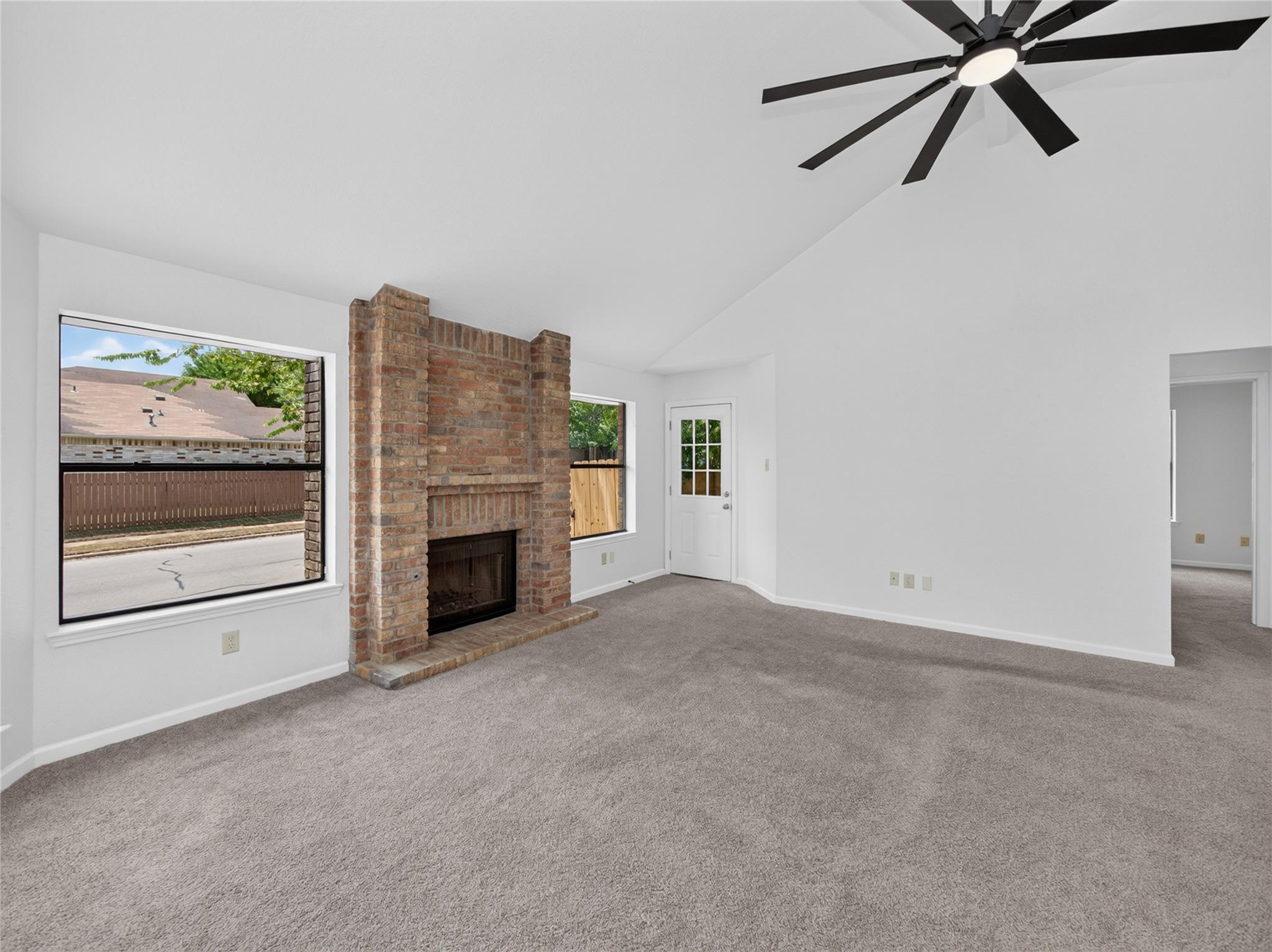917 Clearwater Trl Property Photo 3