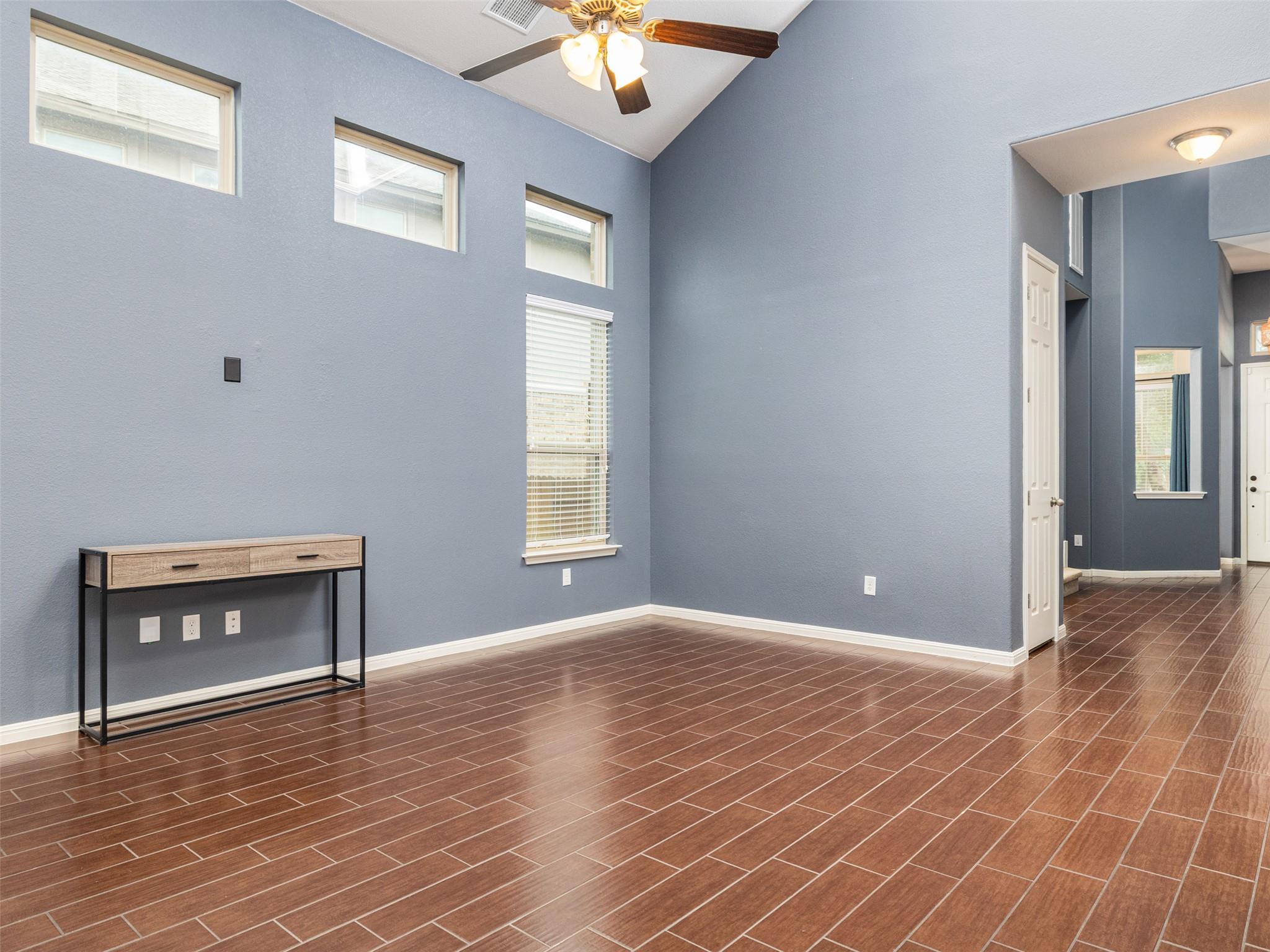 1205 Clearwing Cir Property Photo 4