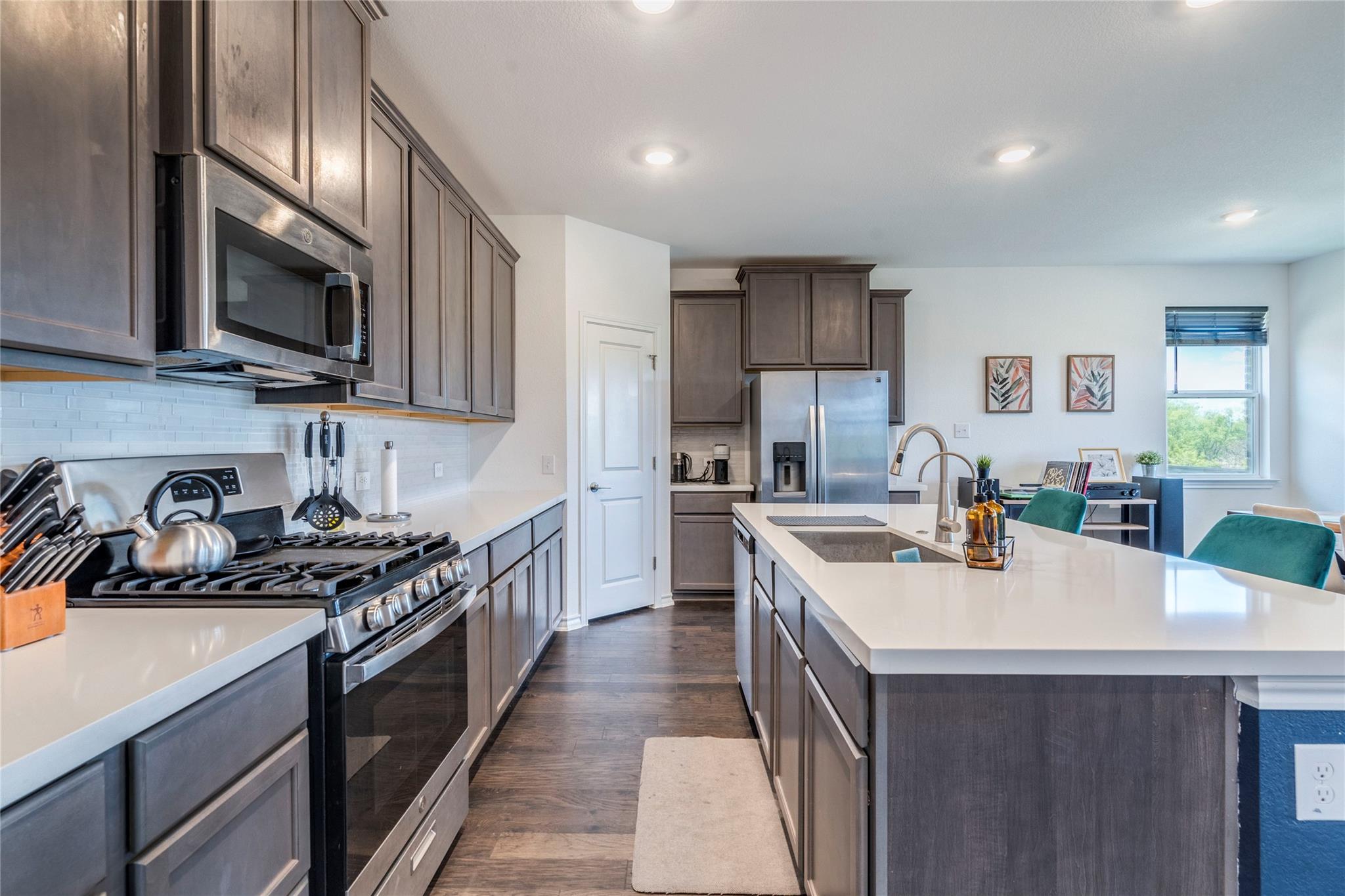 572 Pepperbark Loop Property Photo 8