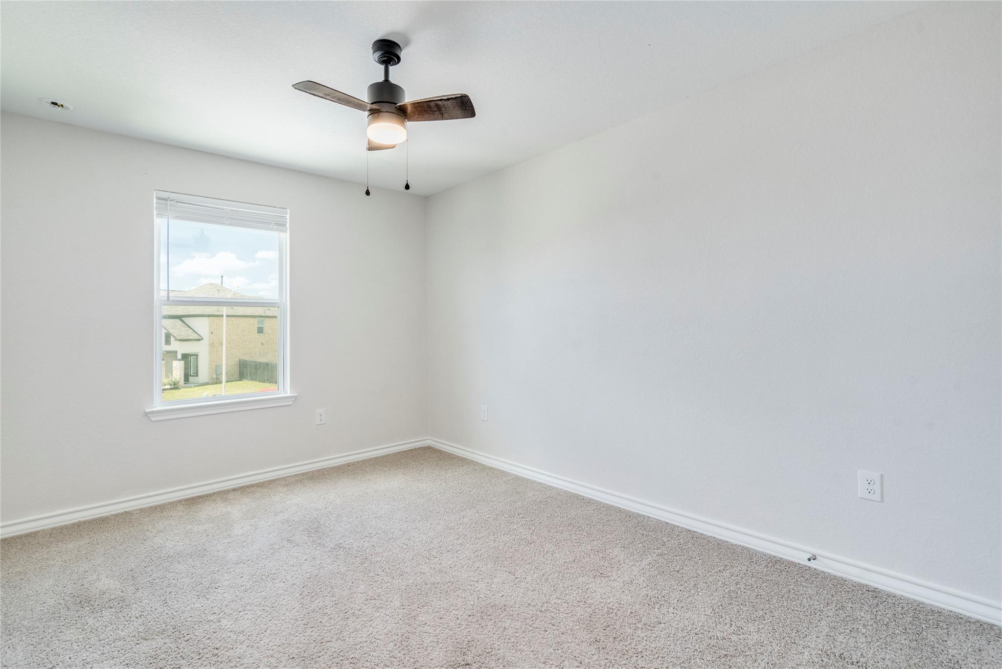 572 Pepperbark Loop Property Photo 16