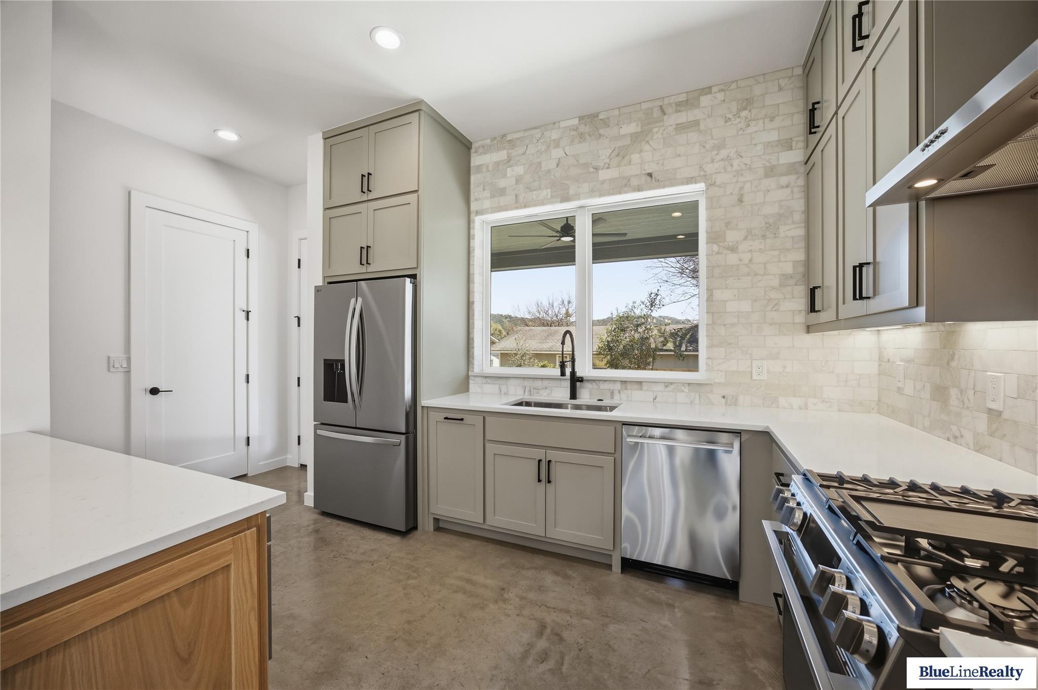 18305 Lake Oaks Dr Property Photo 15